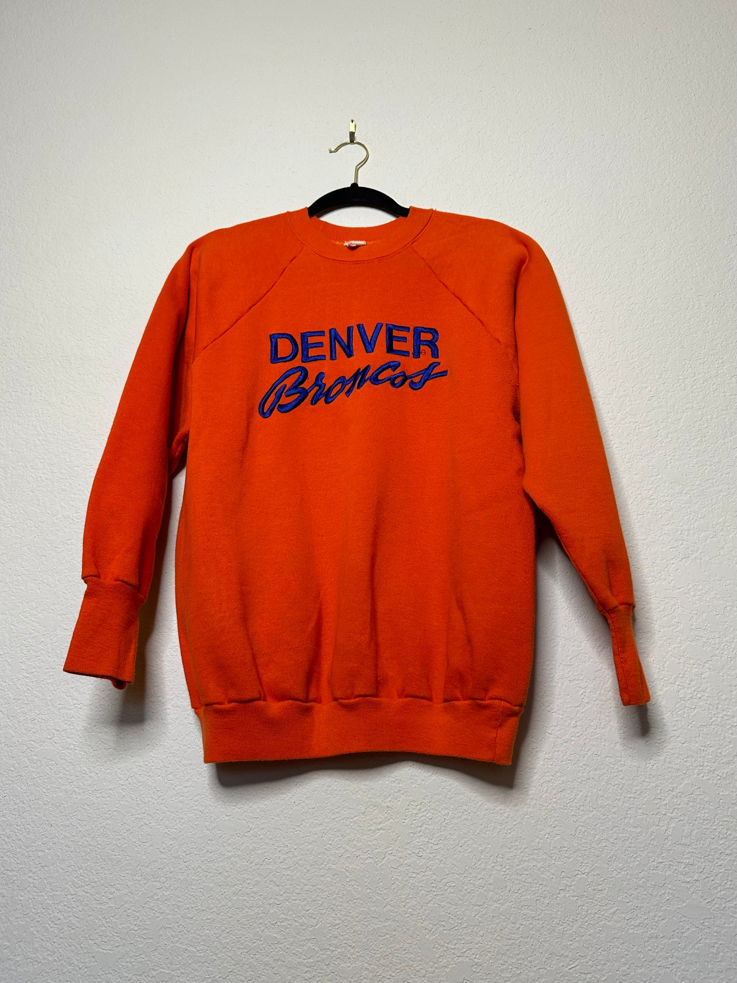 80’s Raglan Denver Broncos Embroidered Sweatshirt (Unisex M)
