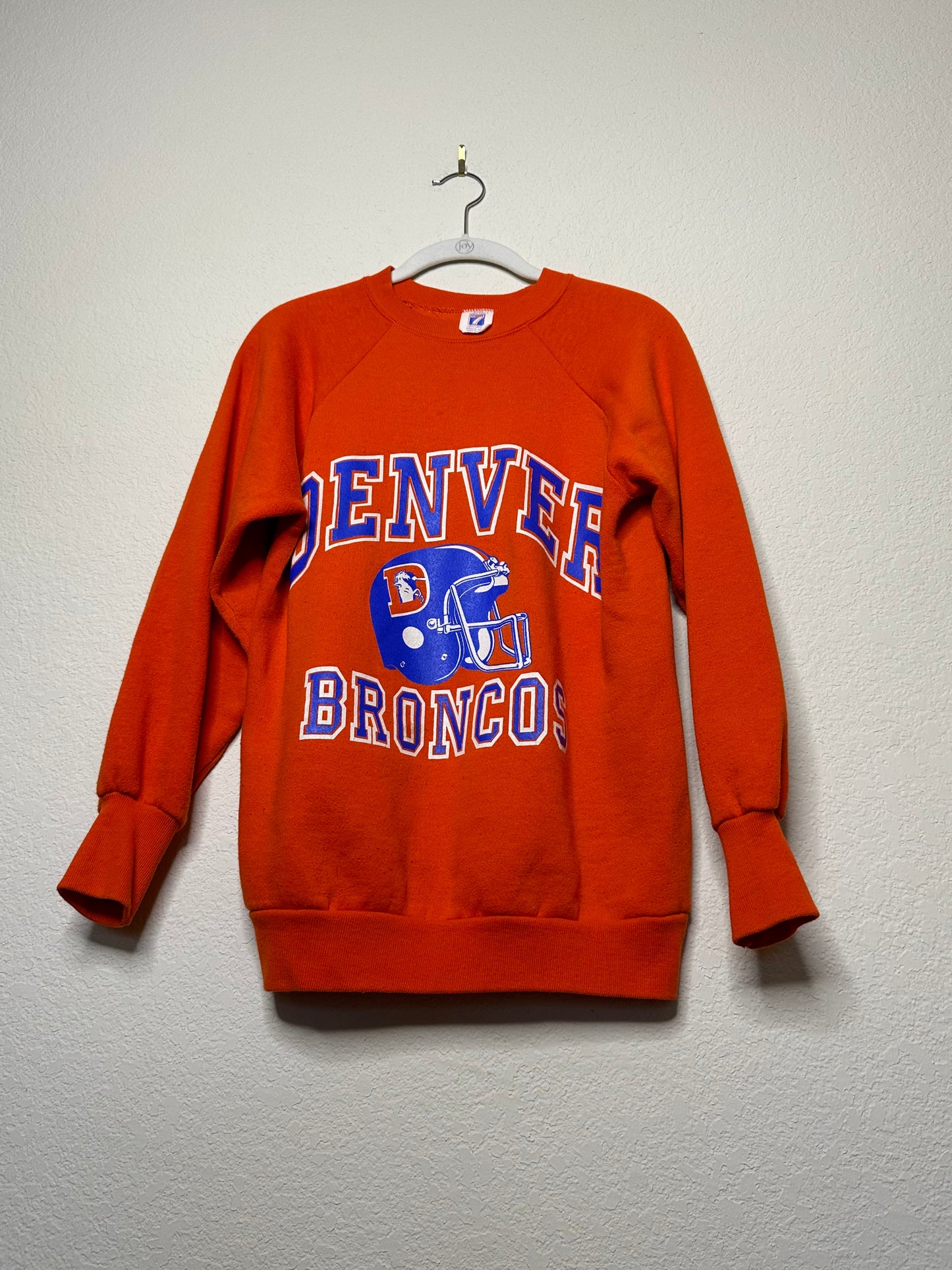 80’s Logo 7 Raglan Denver Broncos Sweatshirt USA (Unisex S)