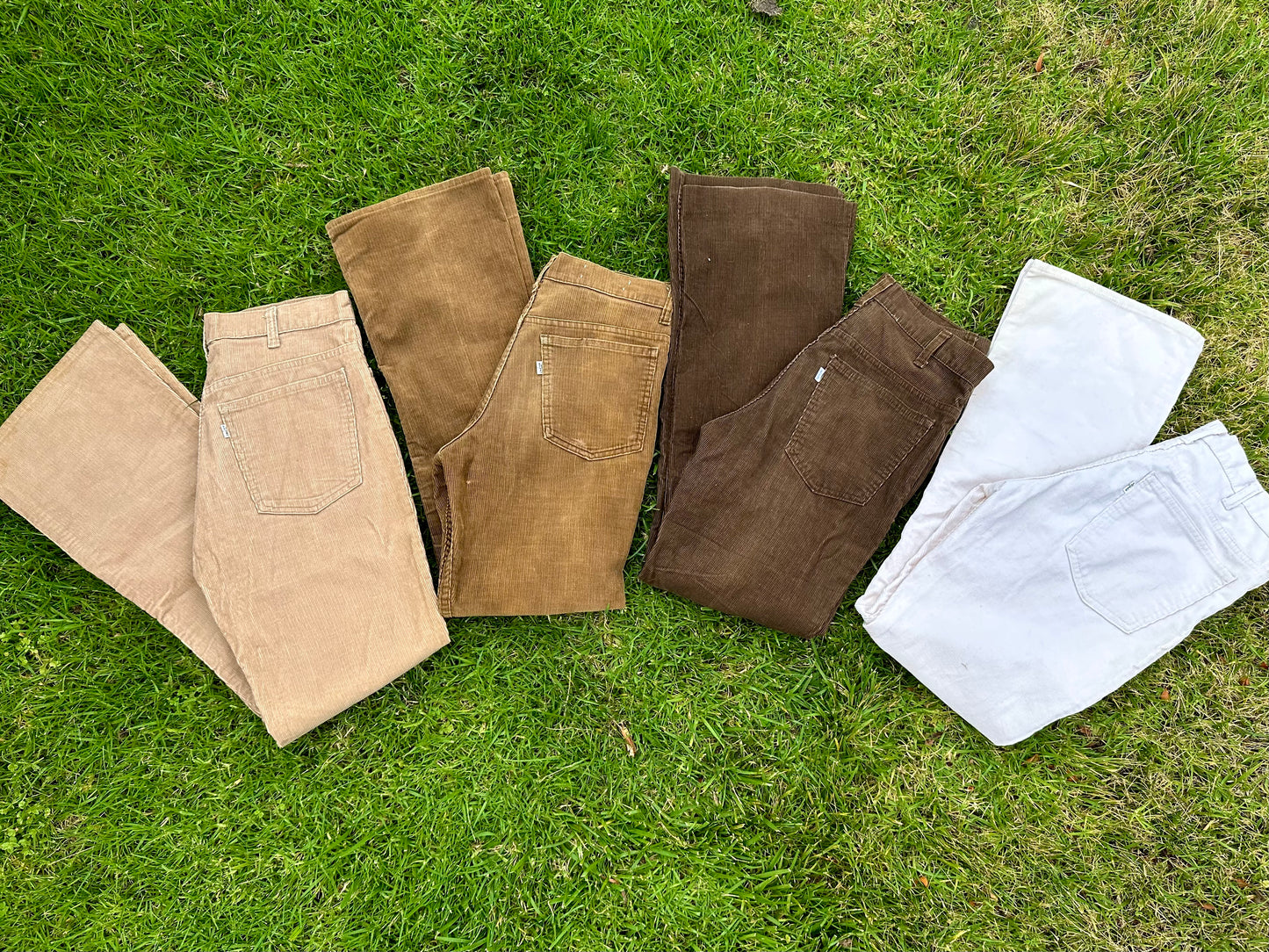 70’s Levi’s 646 Ivory Corduroy Bell Bottom Pants (Men’s 30/ Women’s 28)