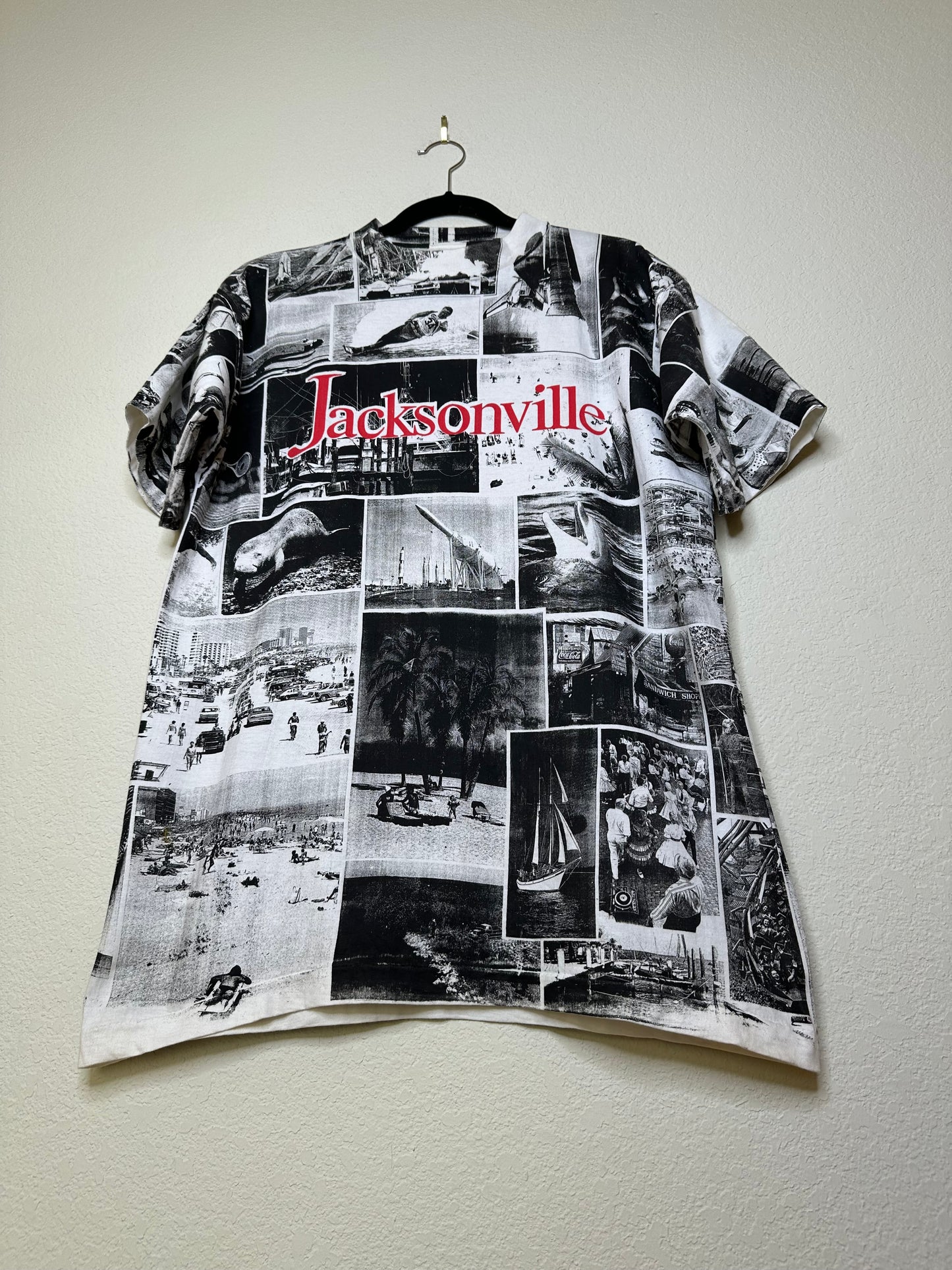 90’s AOP Single Stitch All Over Graphic Newsprint Tee (Unisex L)