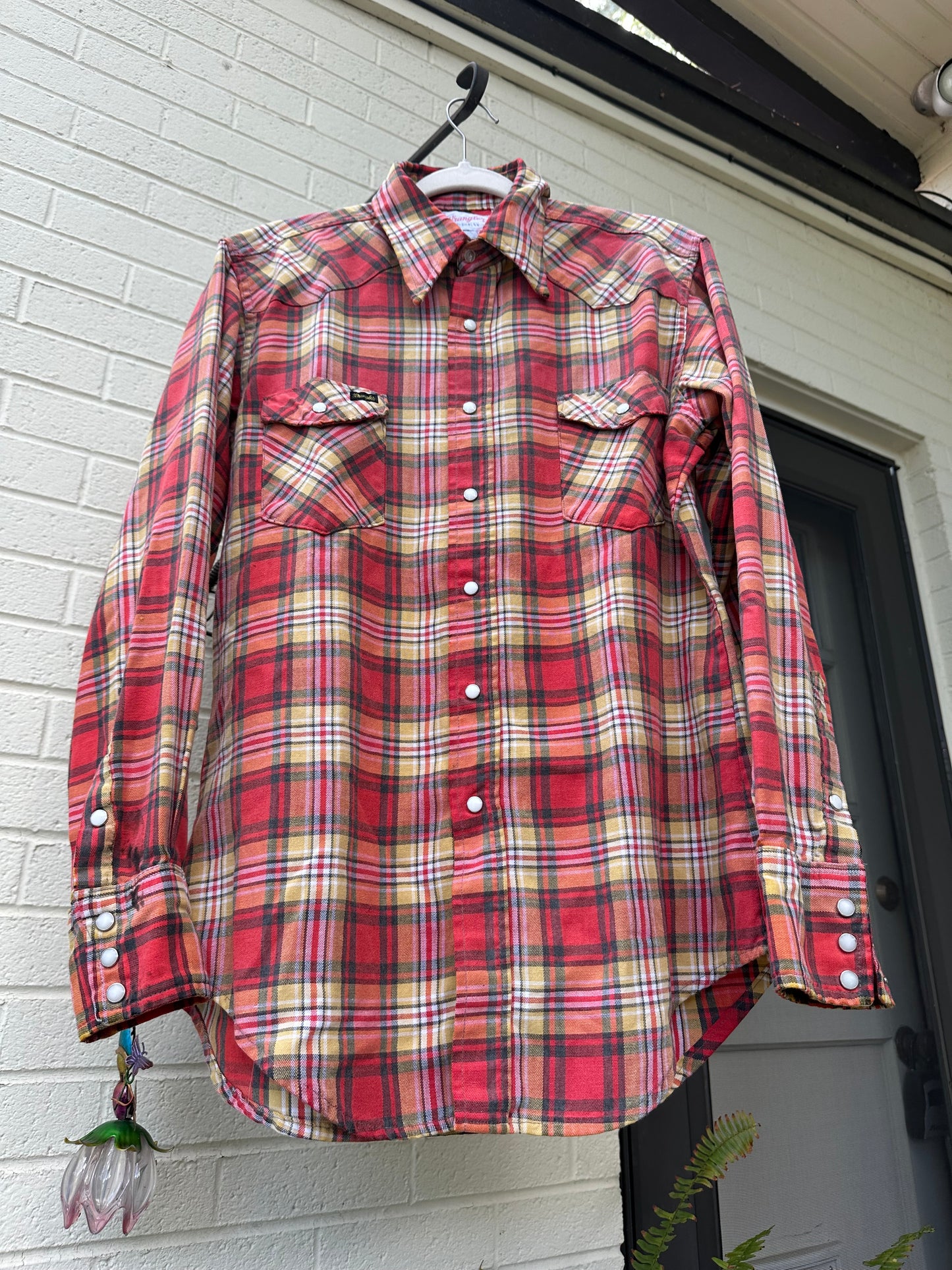 60’s Wrangler Cotton Plaid Pearl Snap Shirt (Men’s L)