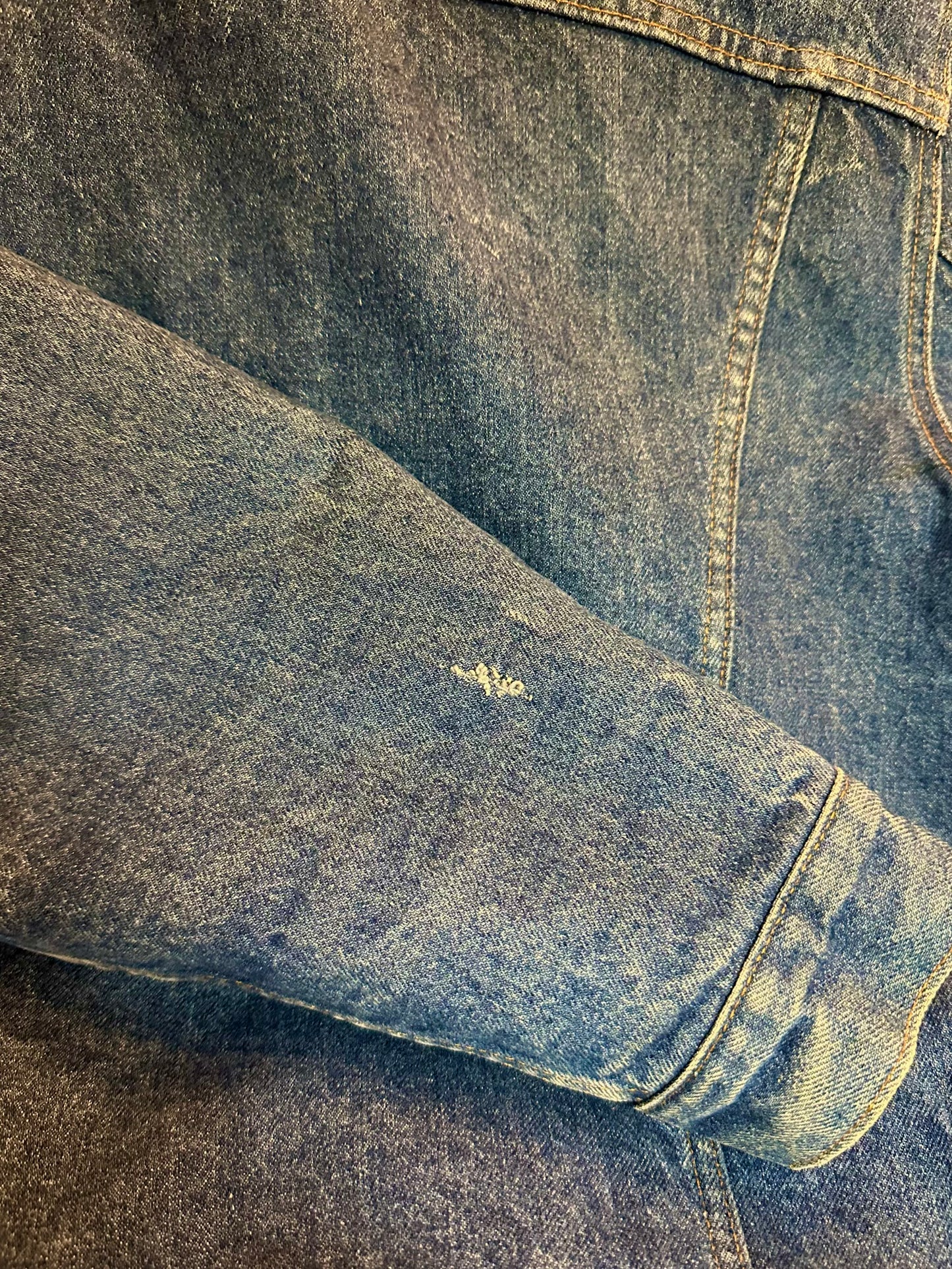 80’s Levi’s Blanket Lined Denim Trucker Jacket Type III (Unisex 42/L)