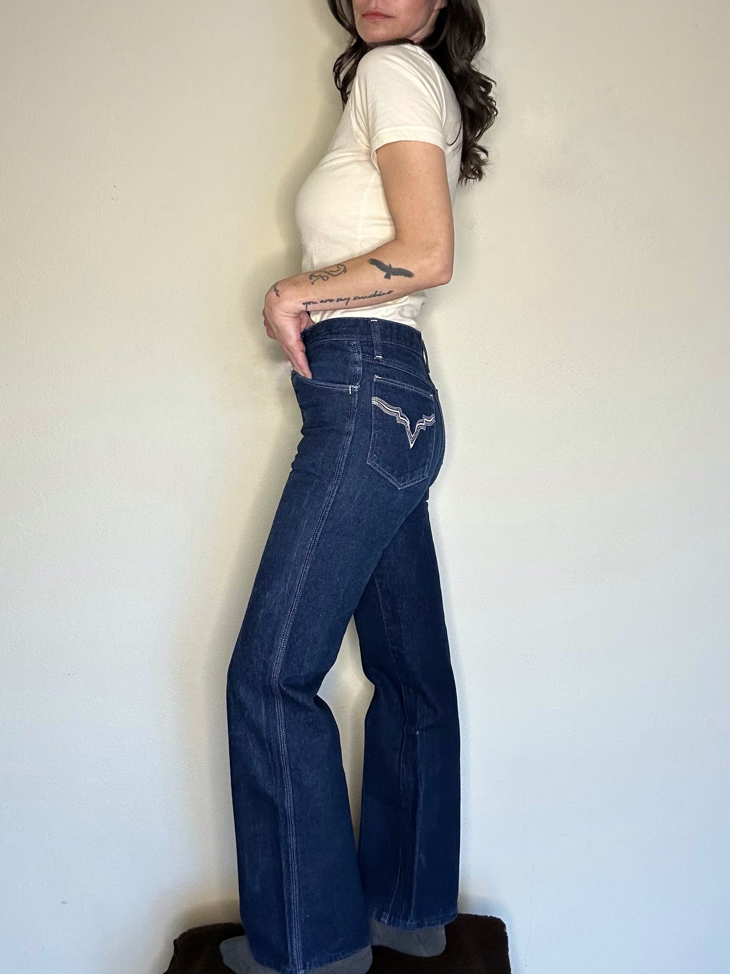 70’s Wrangler “No Fault Denim” Embroidered Pocket Bootcut Jeans (Women’s Modern 27)