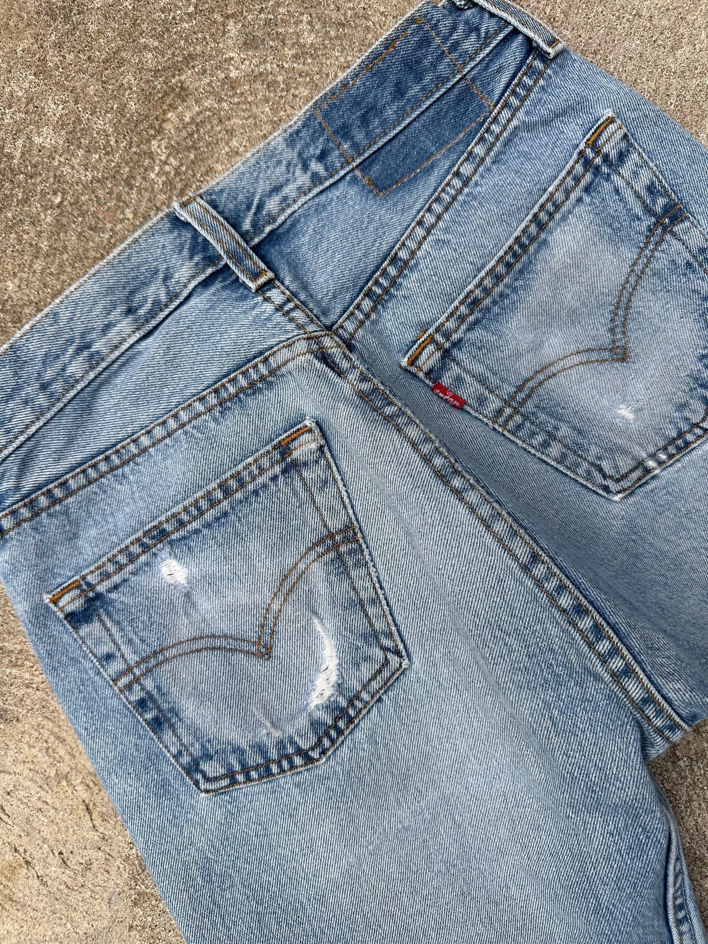 90’s Levi’s 501 Light Wash Distressed Denim Jeans (Men’s 27x34/Women’s 26)