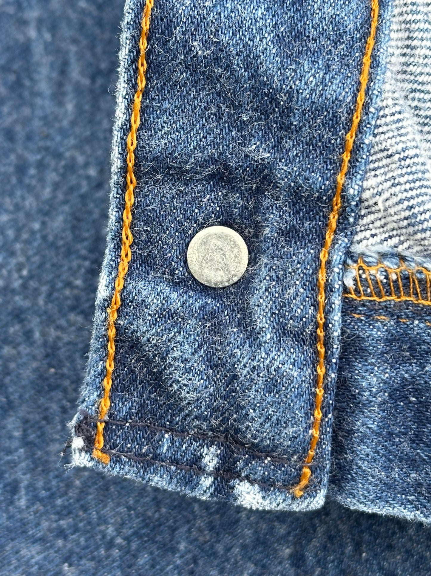 80’s Levi’s 501 Denim Jeans USA (Men’s 30x32 / Women’s 28/29)