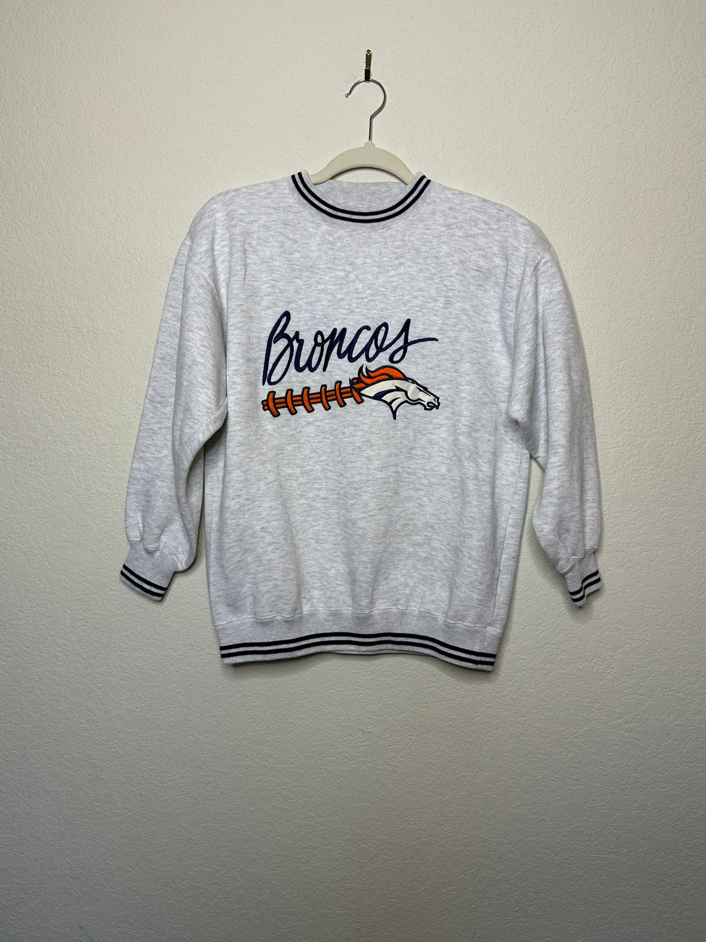 90’s Denver Broncos Embroidered Sweatshirt (Women’s XS)