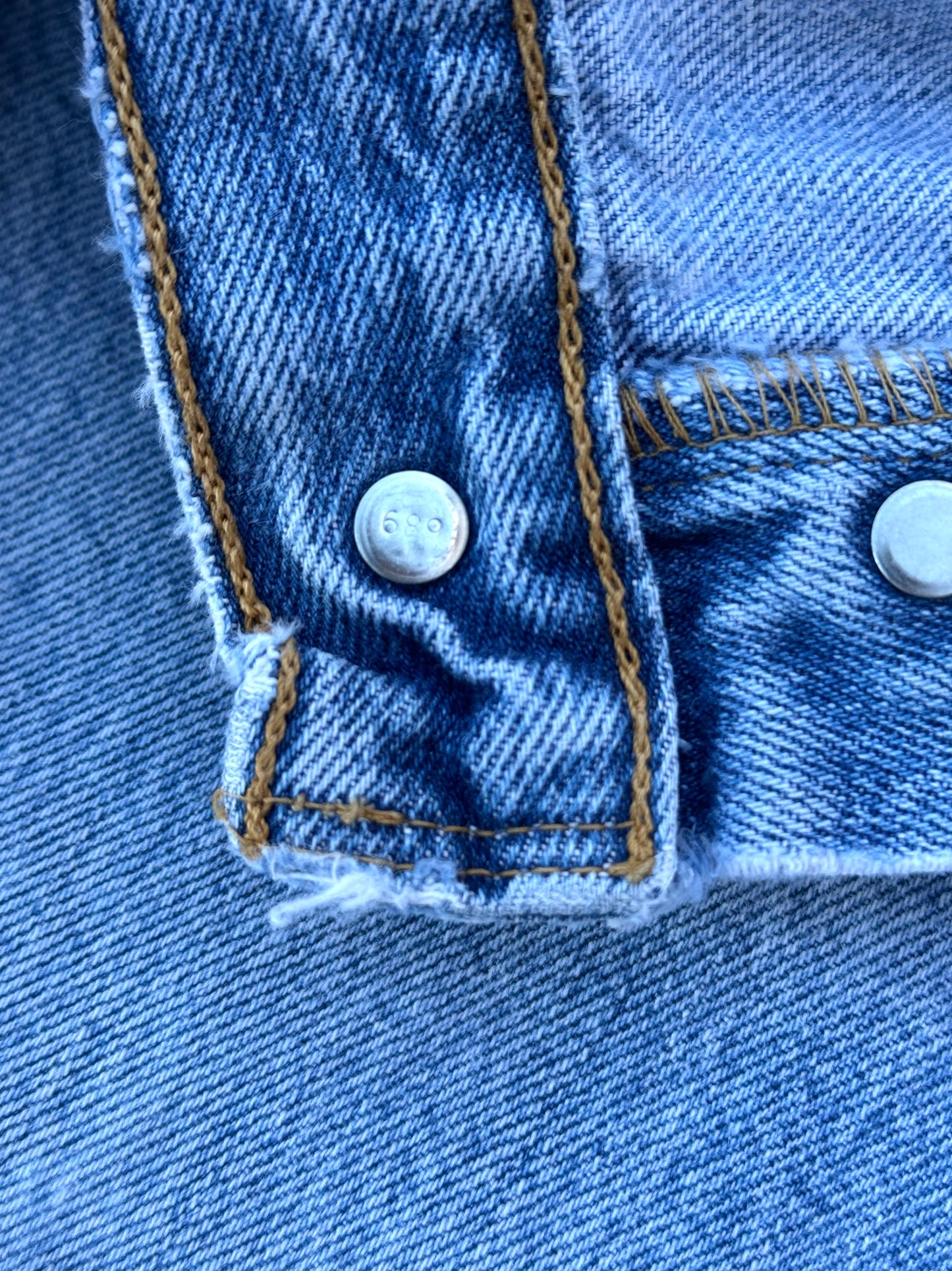 Y2K Levi’s 501 Light Wash Denim Jeans (Men’s 31x29 / Women’s 29)