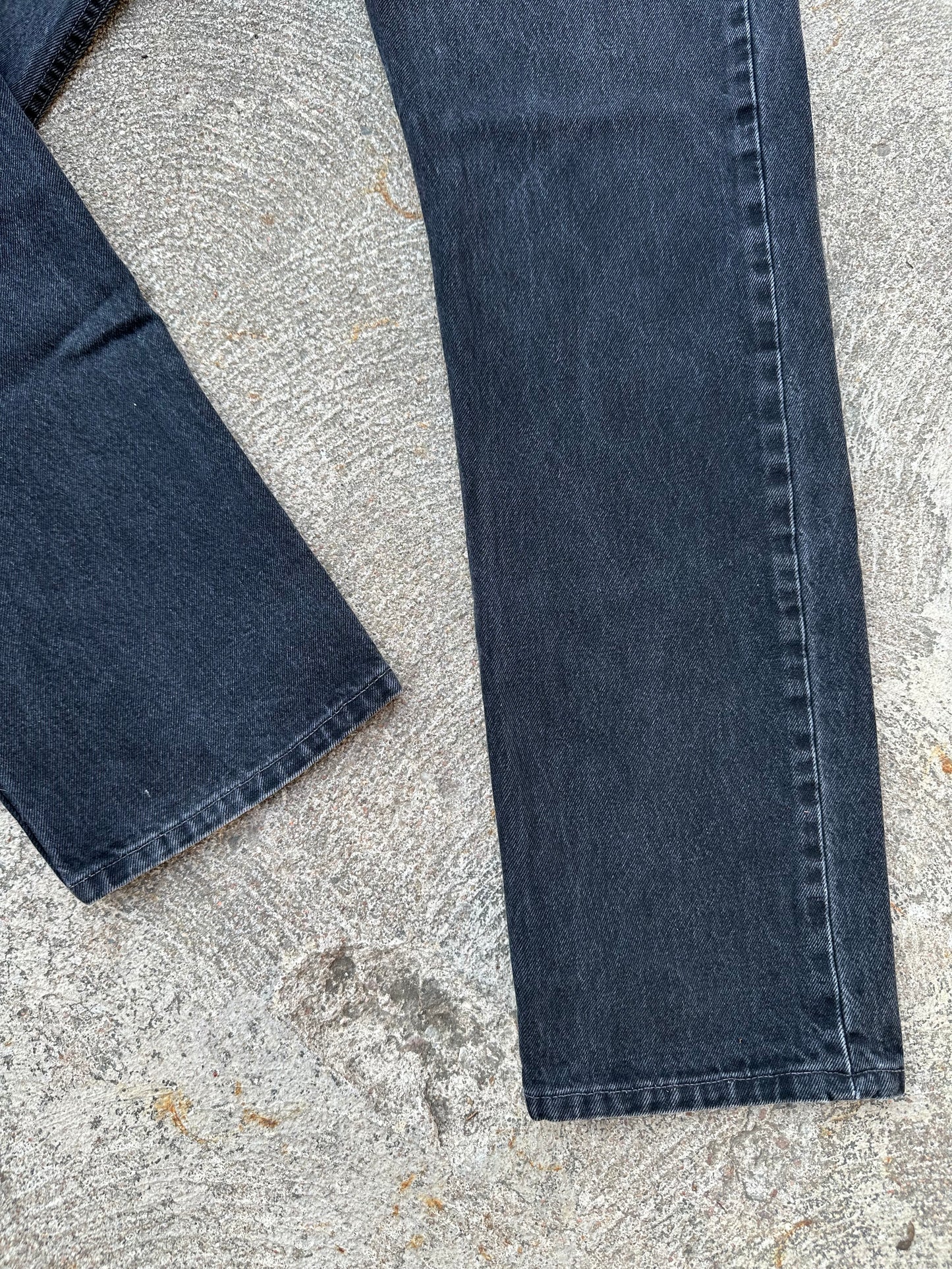90’s Levi’s 501 Black Denim USA Jeans (Men’s 32x33/Women’s 30)
