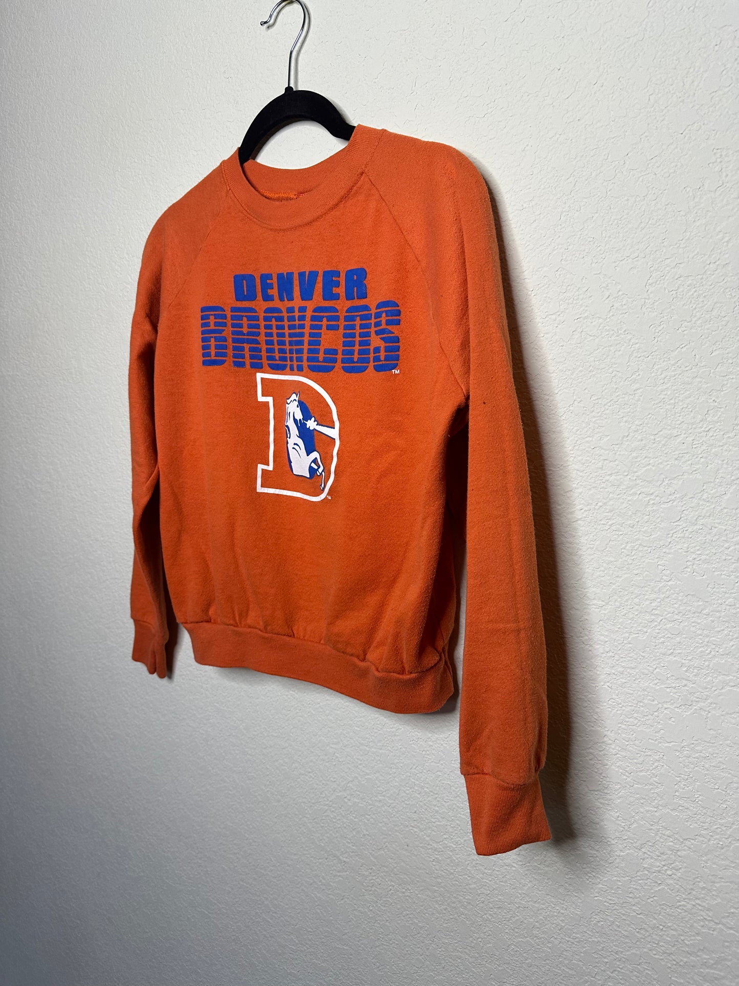 80’s Raglan Denver Broncos Crop Sweatshirt USA (Women’s XS)