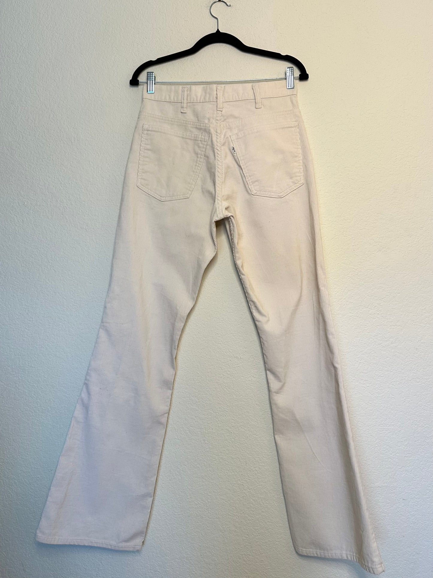70’s Levi’s 646 Ivory Corduroy Bell Bottom Pants (Men’s 30/ Women’s 28)