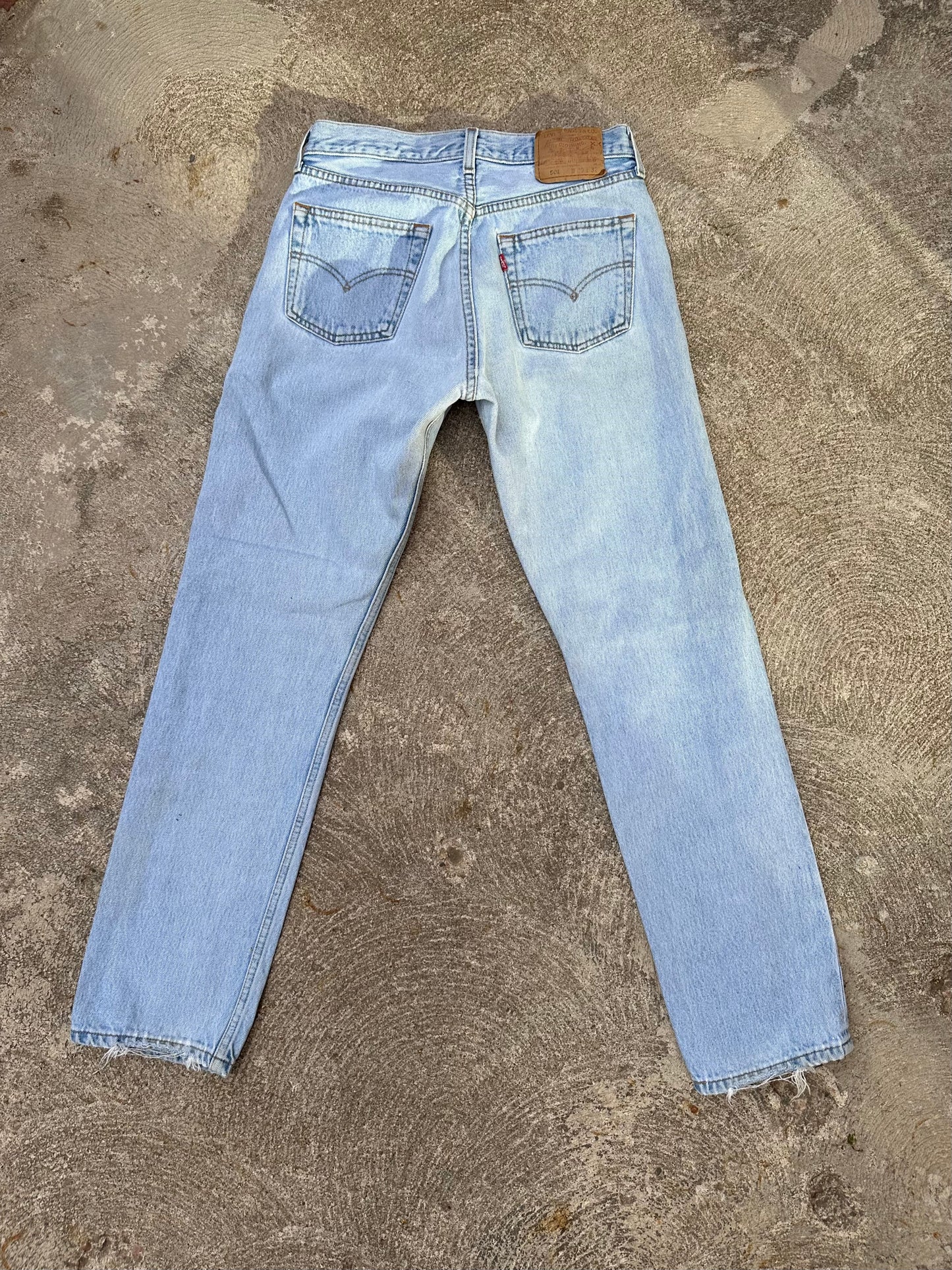90’s Levi’s 501 Light Wash Denim Jeans (Men’s 27x31/Women’s 26)