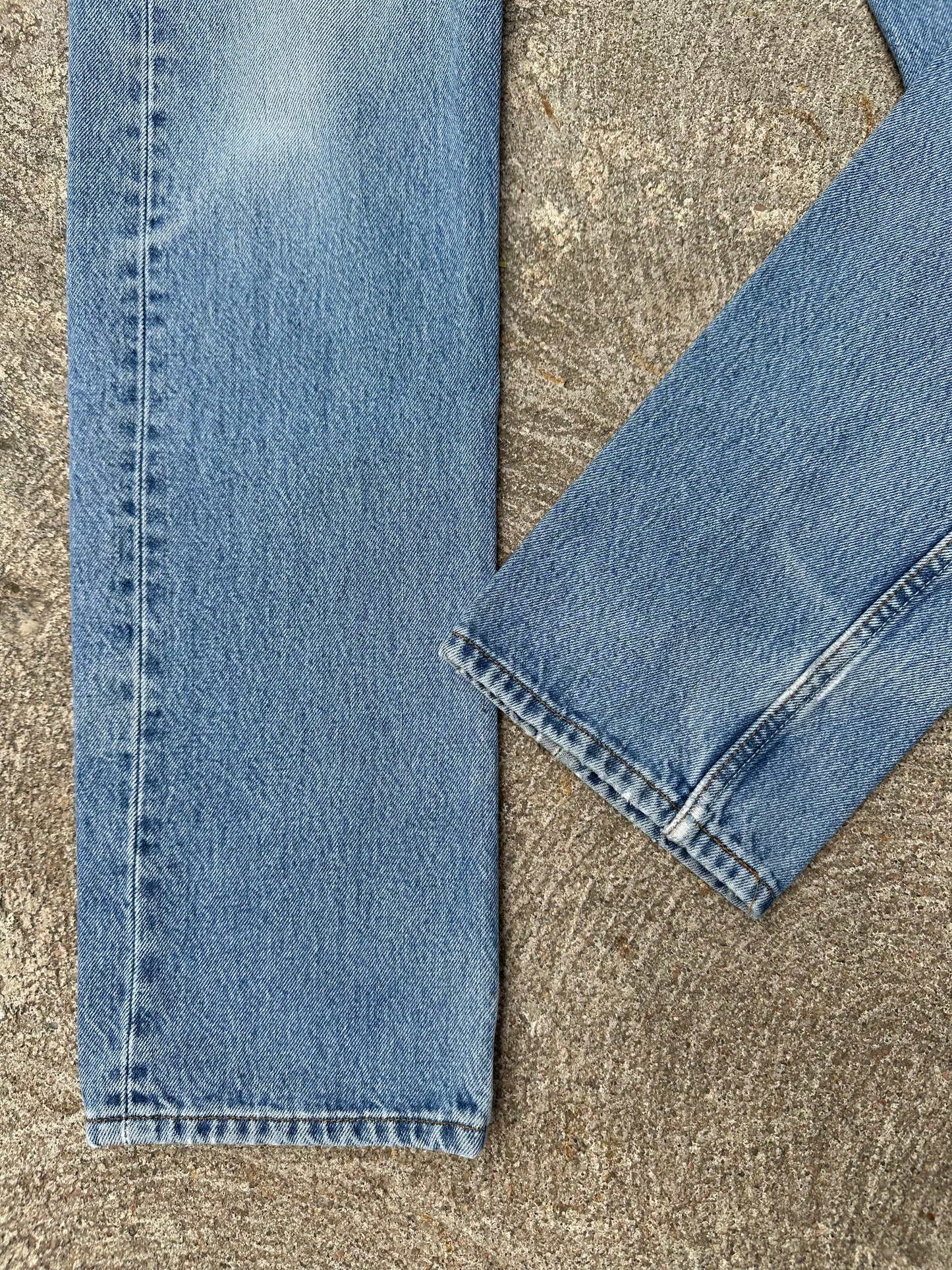 90’s Levi’s 501 Light Wash Distressed Denim Jeans (Men’s 27x34/Women’s 26)