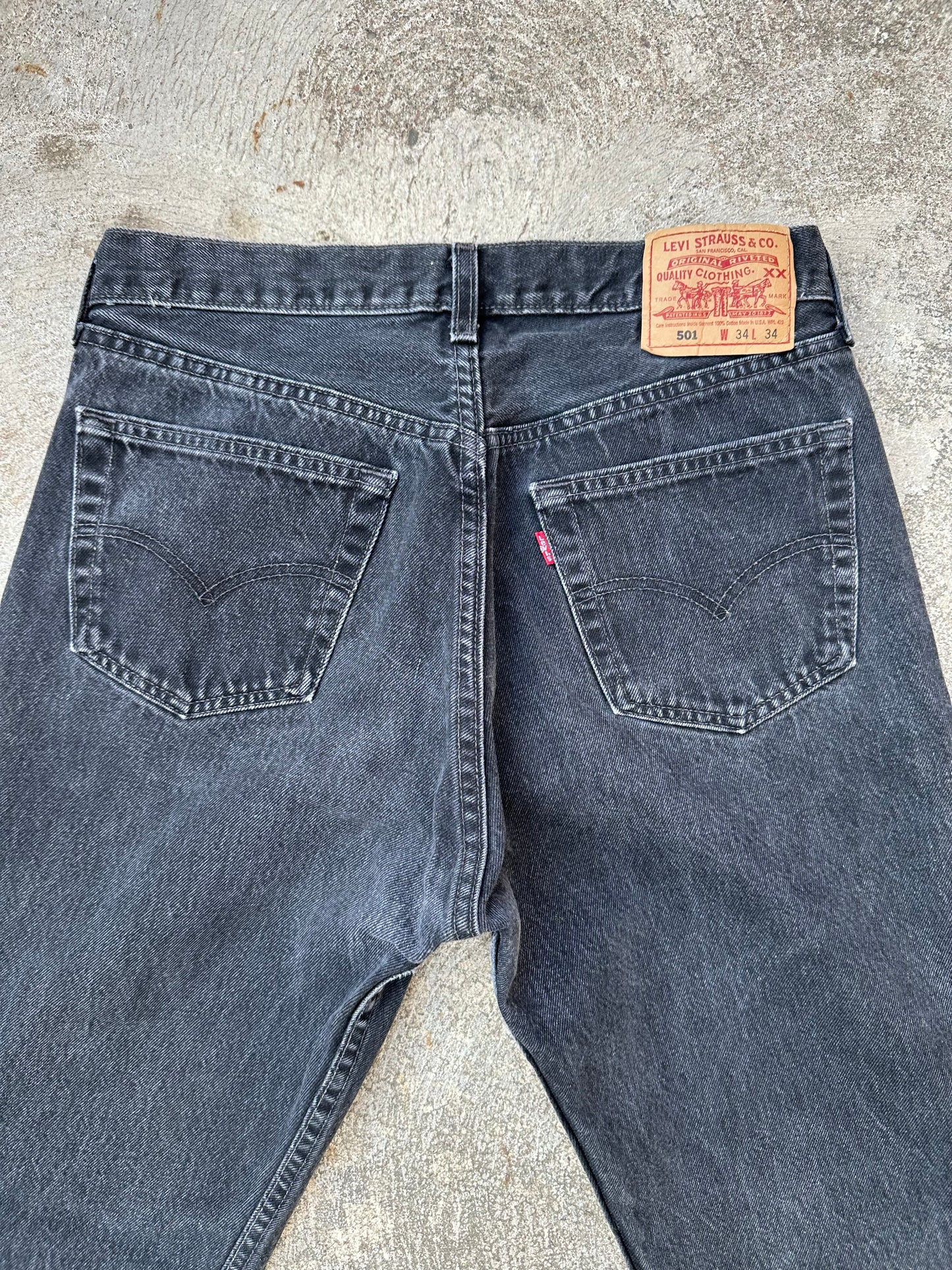 90’s Levi’s 501 Black Denim USA Jeans (Men’s 32x33/Women’s 30)
