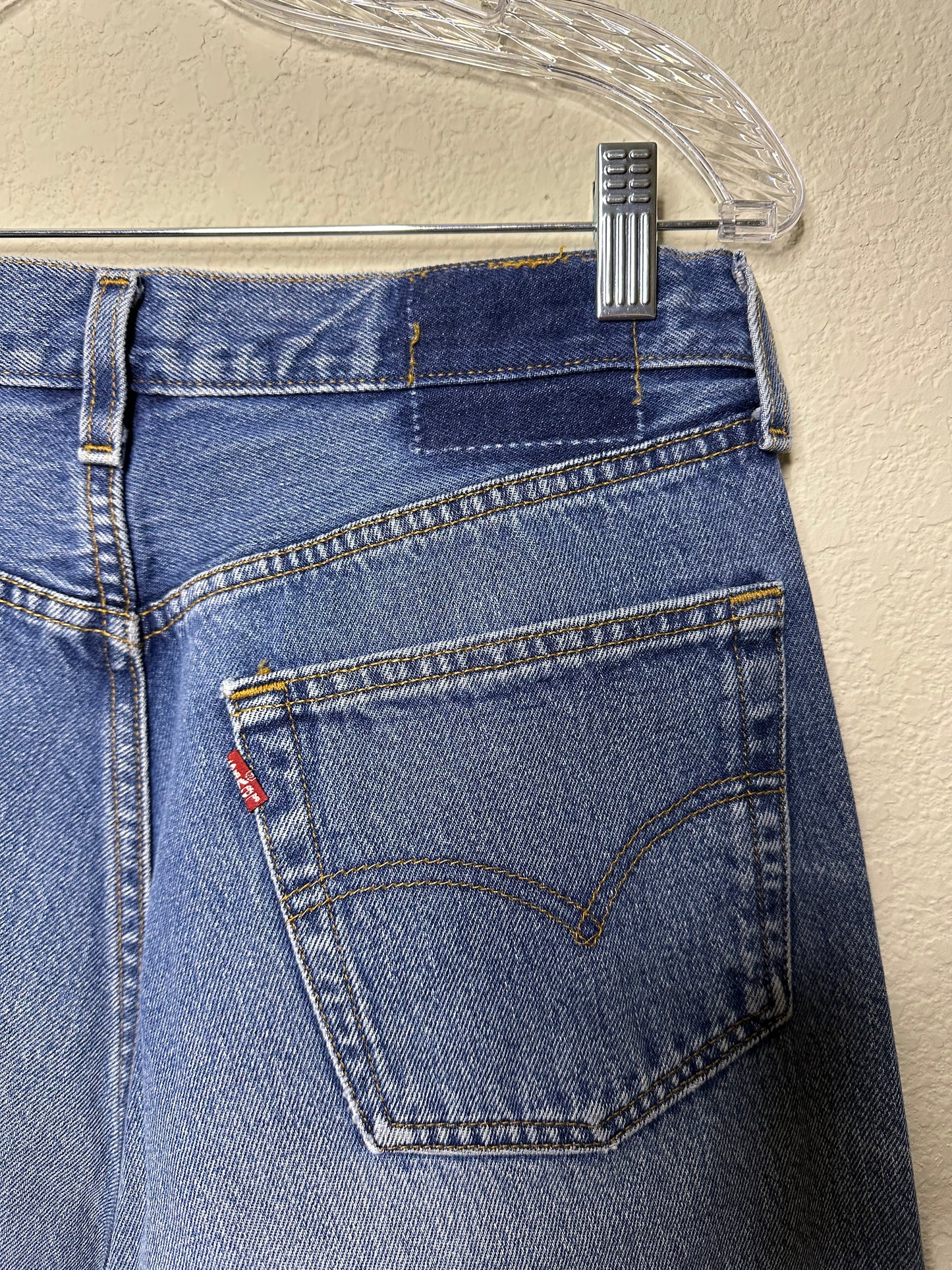 80’s Levi’s 501 USA Jeans (Men’s 31x34/ Women’s 8)