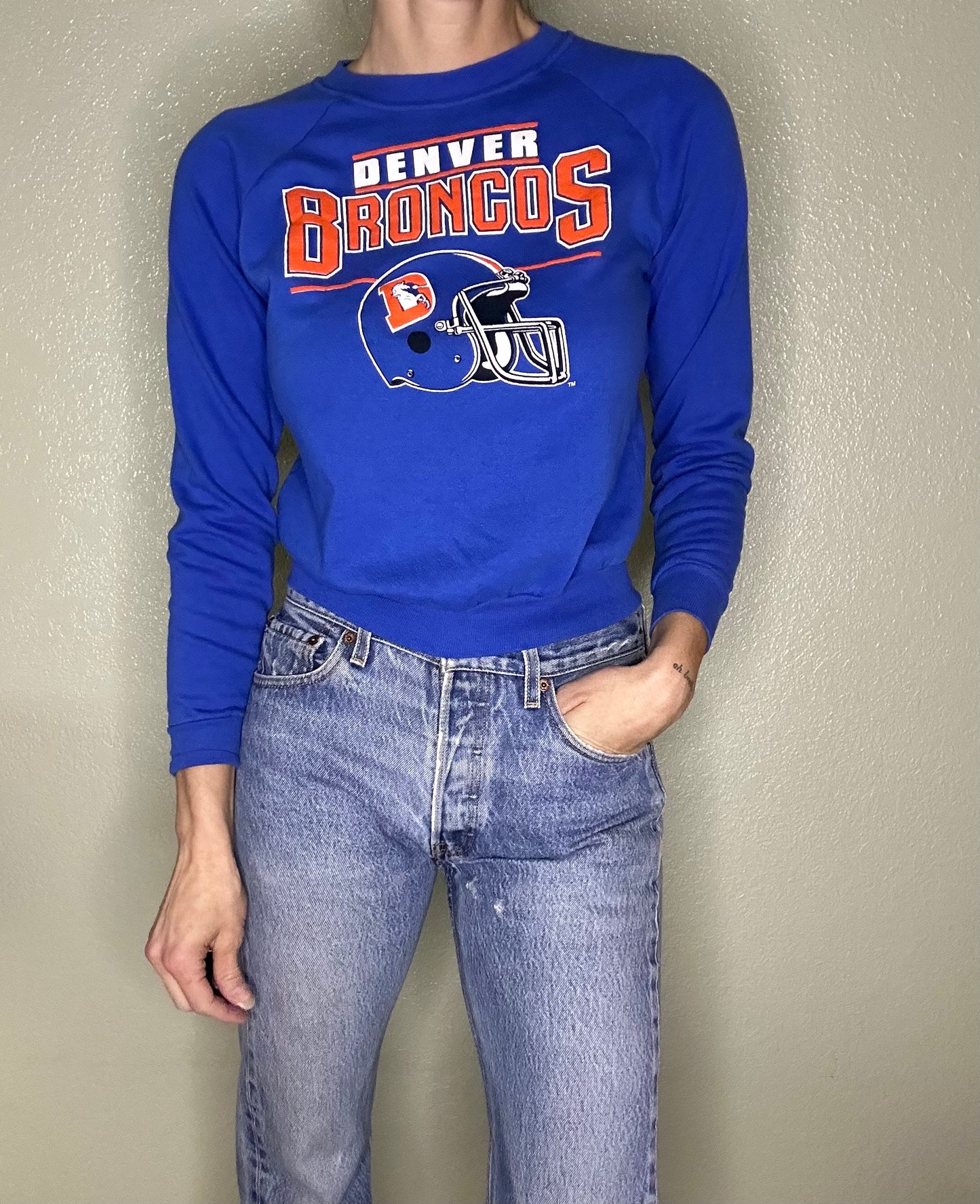 80’s Raglan Denver Broncos Crop Sweatshirt USA (Women’s XS)