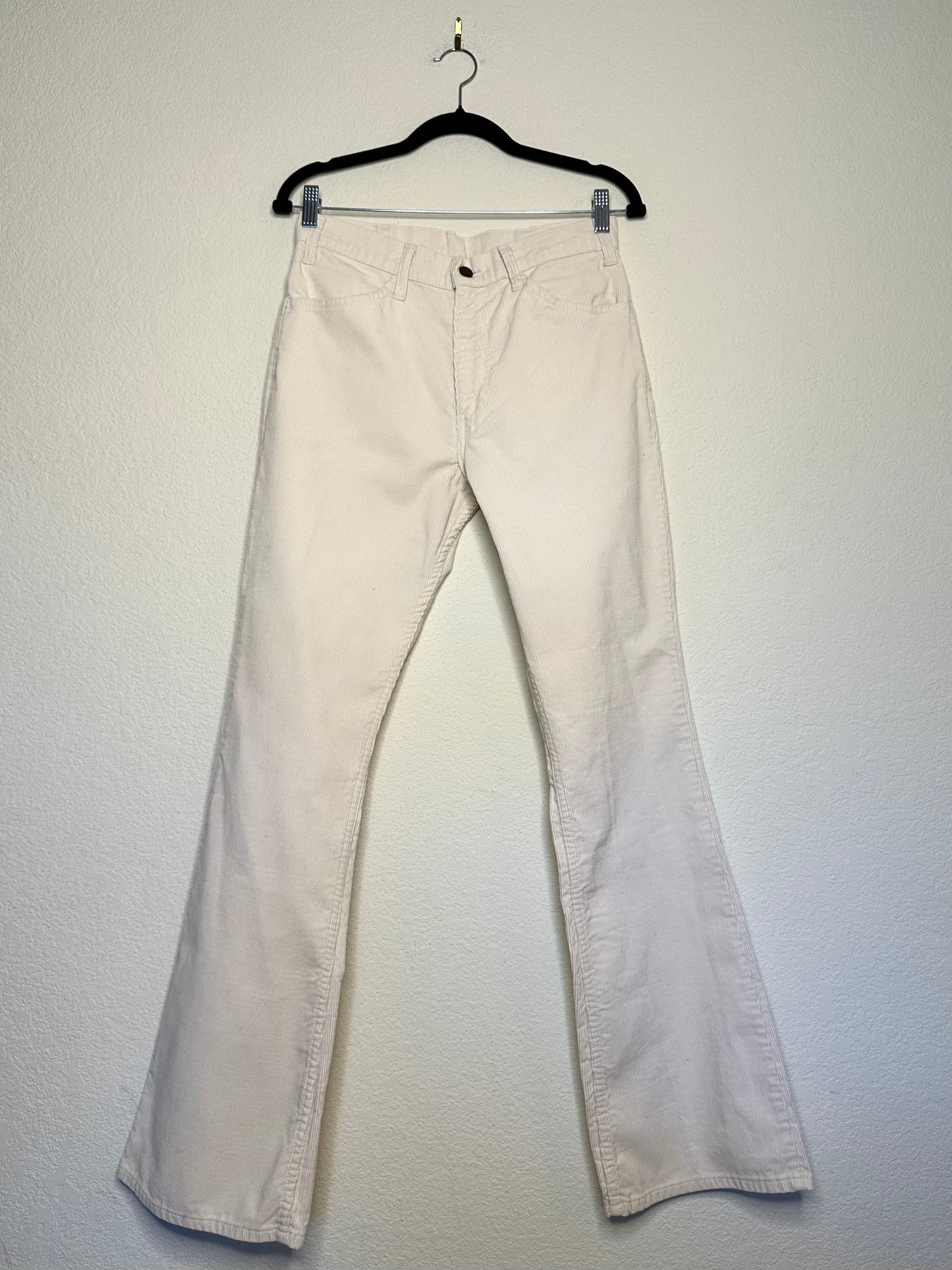70’s Levi’s 646 Ivory Corduroy Bell Bottom Pants (Men’s 30/ Women’s 28)