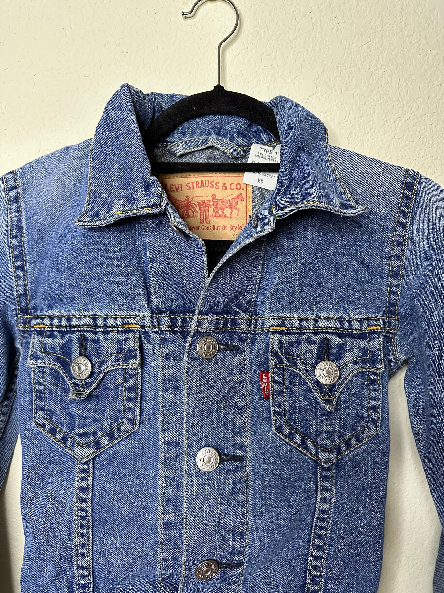 Y2K Levi’s Type 1 Iconic Denim Trucker Jacket (Women’s XS)