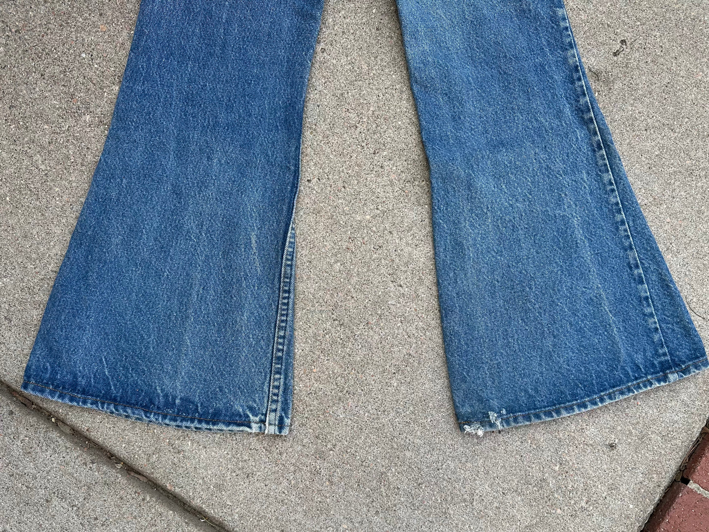 70’s Levi’s 684 Orange Tab Elephant Bell Bottom Denim Jeans USA (Women’s 26)
