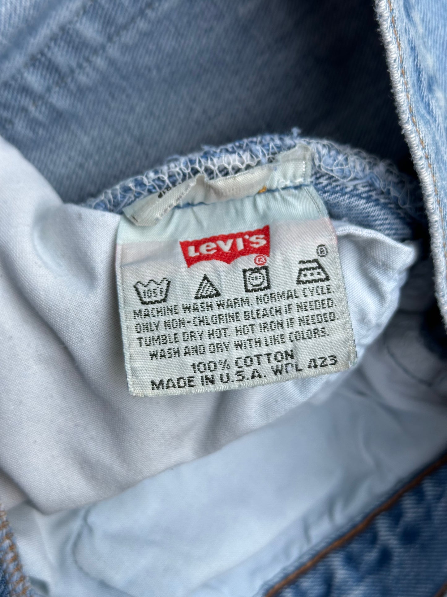 90’s Levi’s 501 Denim Jeans USA (Men’s 31x29 / Women’s 29)