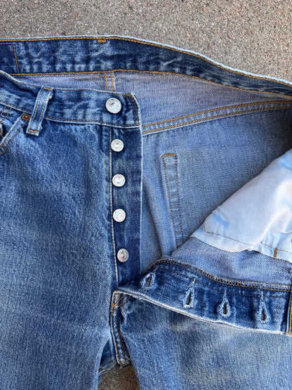 Y2K Levi’s 501 Distressed Denim Jeans USA (Men’s 32x32 / Women’s 26)
