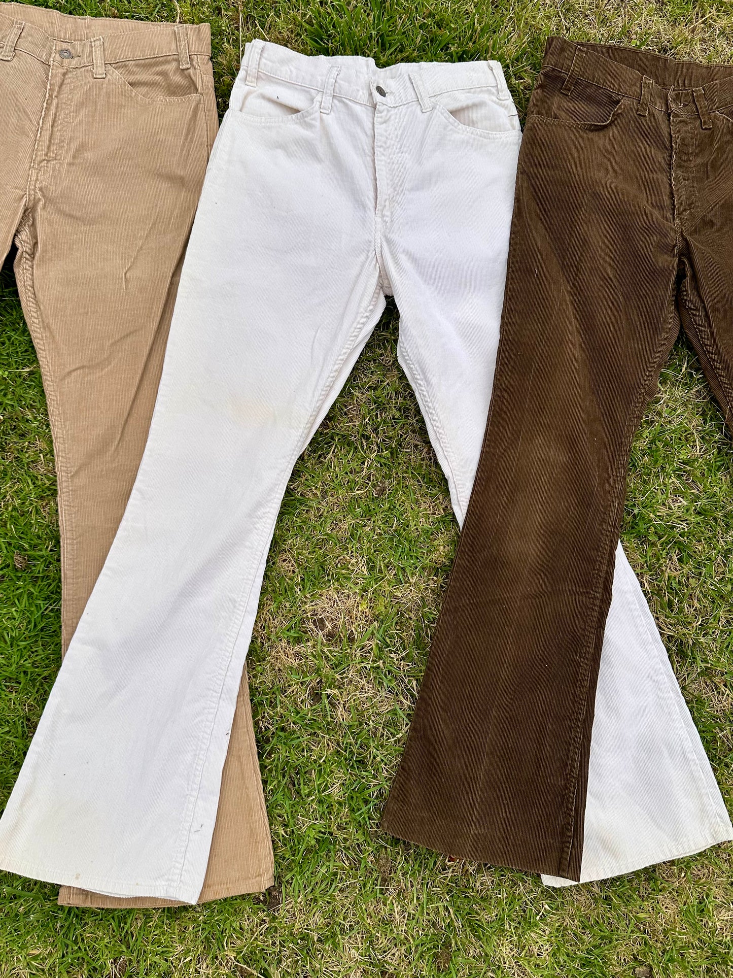 70’s Levi’s 646 Ivory Corduroy Bell Bottom Pants (Men’s 30/ Women’s 28)