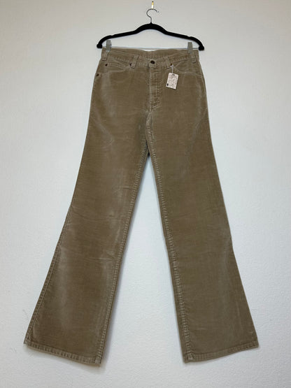 70’s Levi’s Movin’ On Velvet Corduroy Flare Pants w/ Hidden Rivets (Modern 6/8)