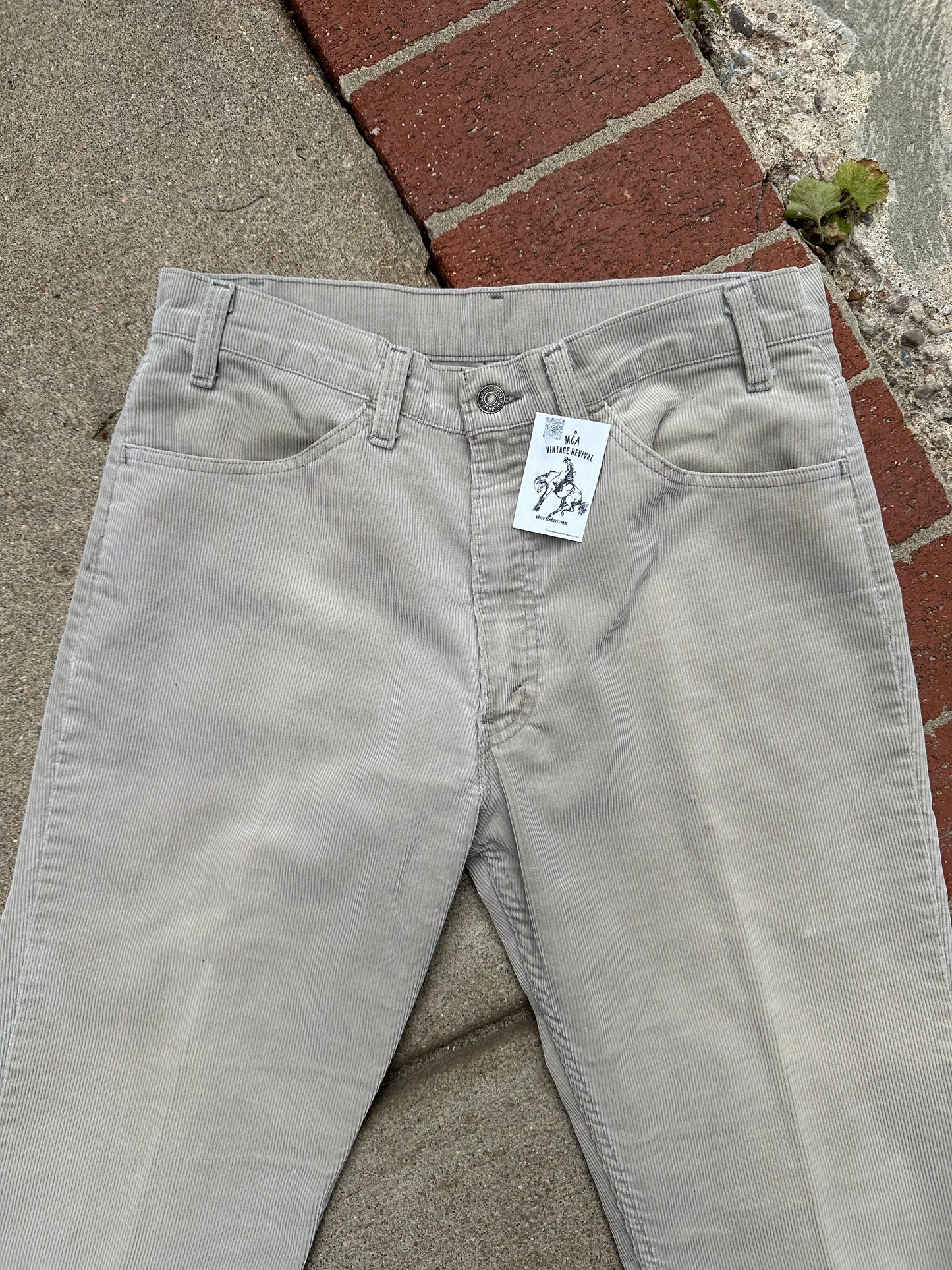 80’s Levi’s 519 “Californian” Corduroy White Tab Pants (Men’s 32/ Women’s 30)