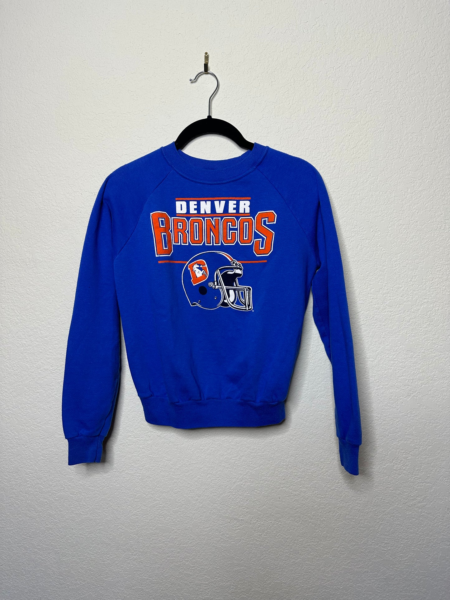 80’s Raglan Denver Broncos Crop Sweatshirt USA (Women’s XS)