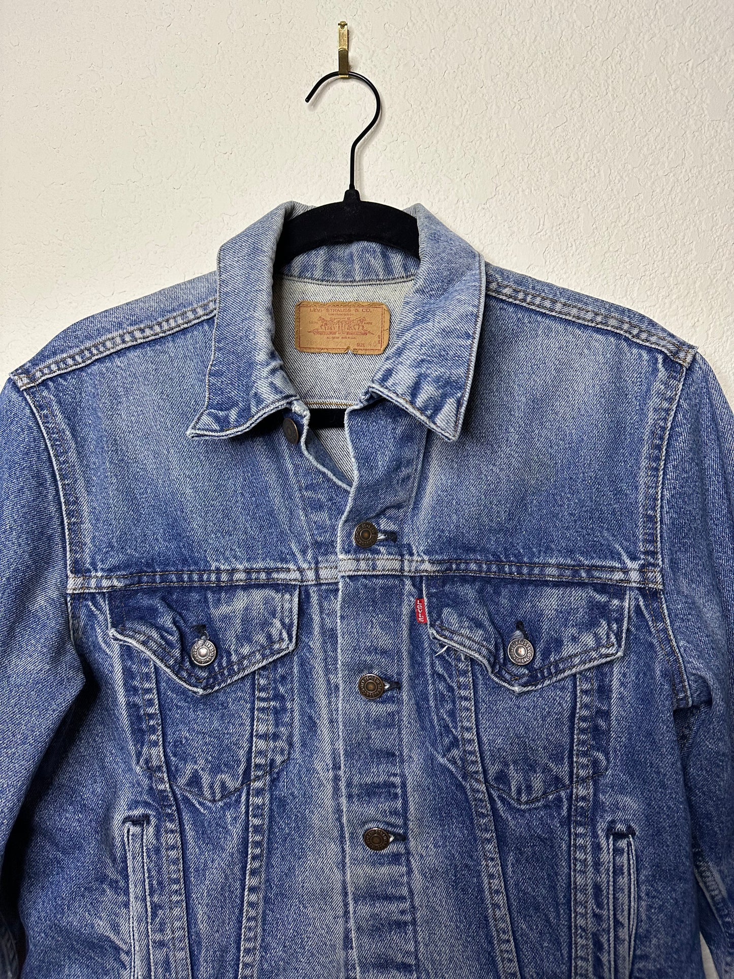 80’s Levi’s Denim Trucker Jacket w/ Good Fades (Unisex 40/M)