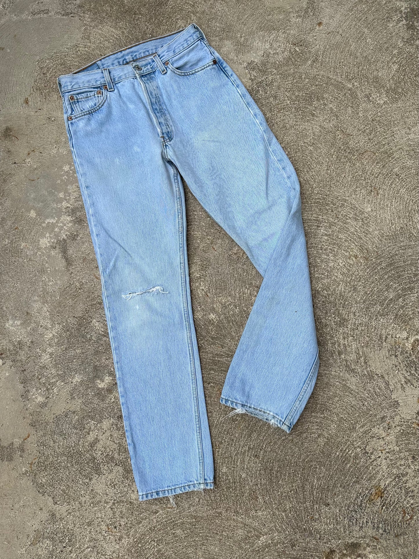 90’s Levi’s 501 Light Wash Denim Jeans (Men’s 27x31/Women’s 26)