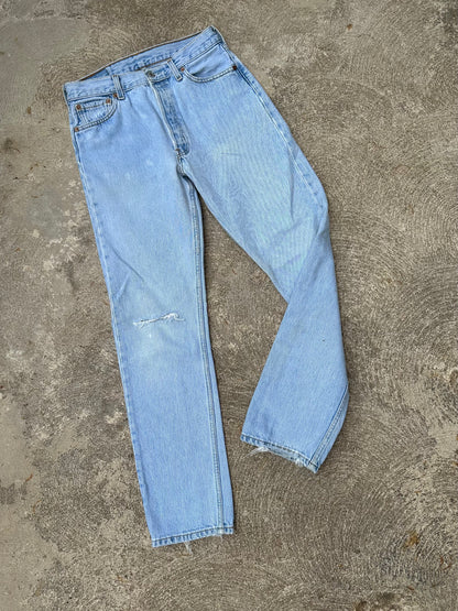 90’s Levi’s 501 Light Wash Denim Jeans (Men’s 27x31/Women’s 26)