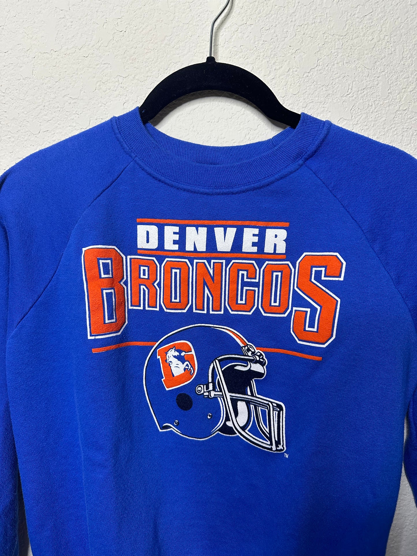 80’s Raglan Denver Broncos Crop Sweatshirt USA (Women’s XS)