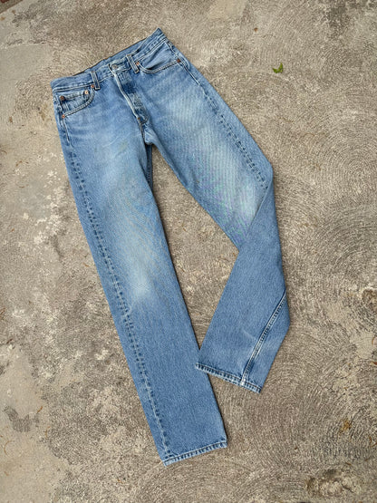 90’s Levi’s 501 Light Wash Distressed Denim Jeans (Men’s 27x34/Women’s 26)
