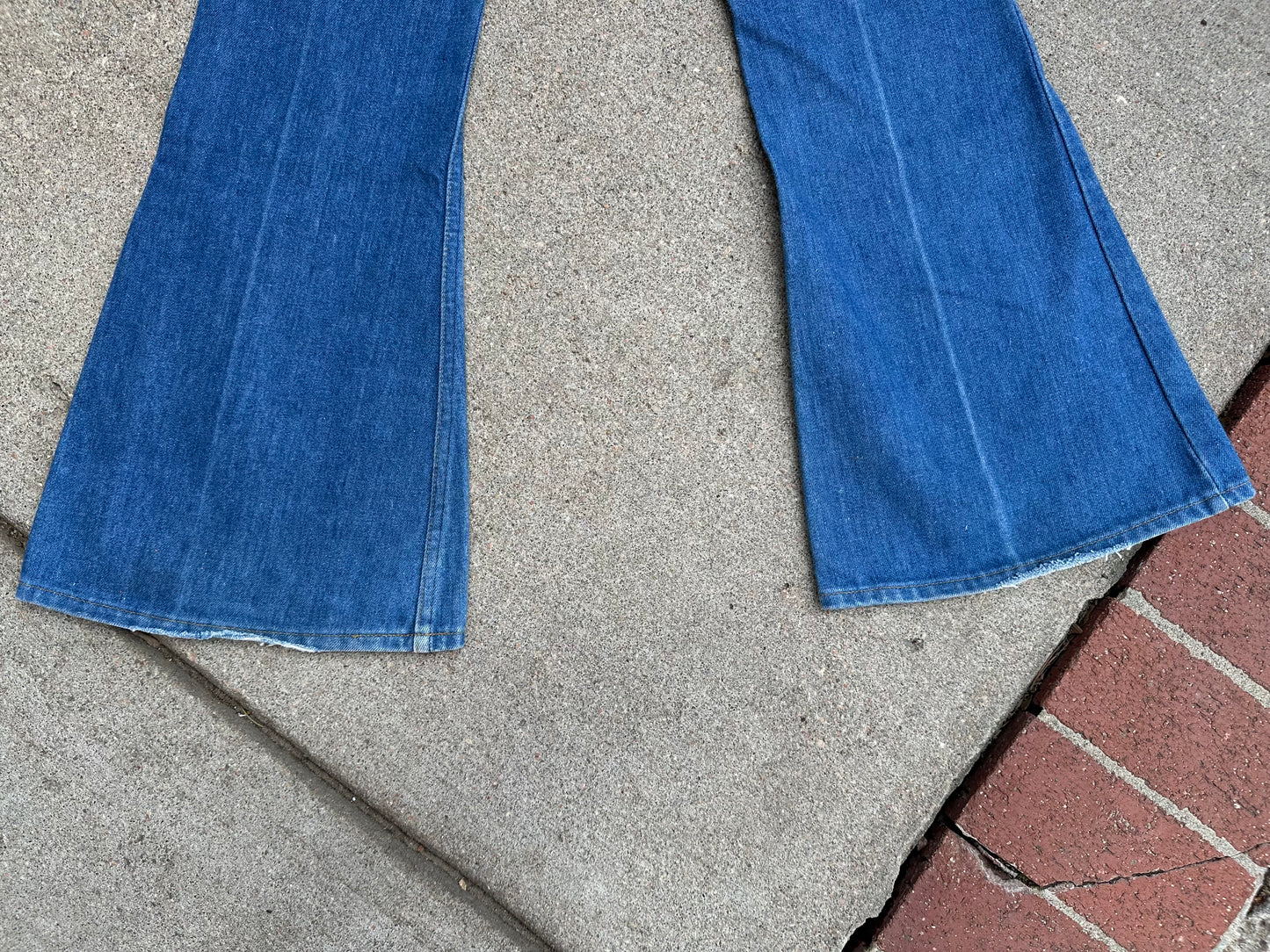 70’s Levi’s 784 Orange Tab Elephant Bell Bottom Denim Jeans USA (Women’s 26)