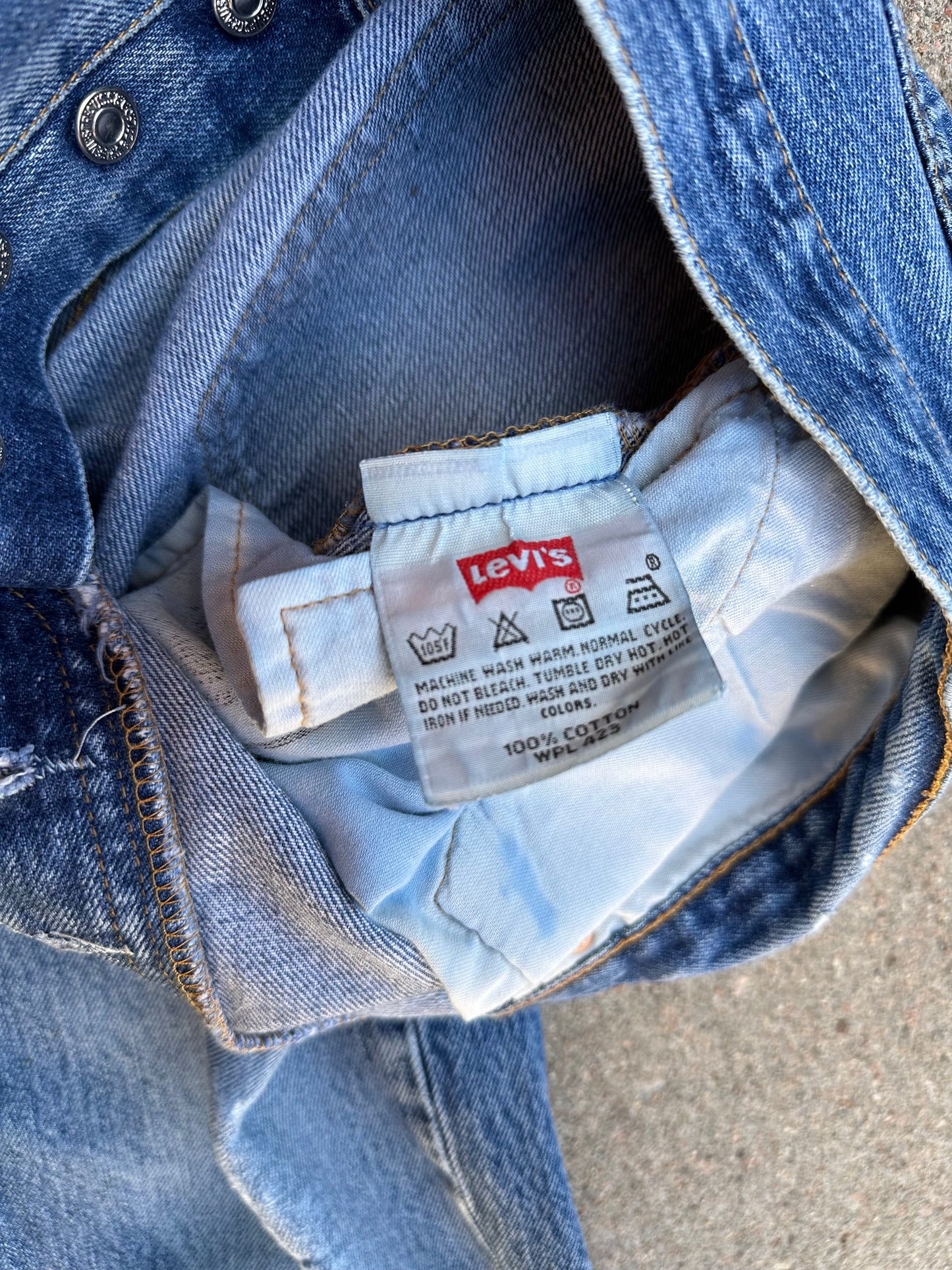 Y2K Levi’s 501 Distressed Denim Jeans USA (Men’s 32x32 / Women’s 26)