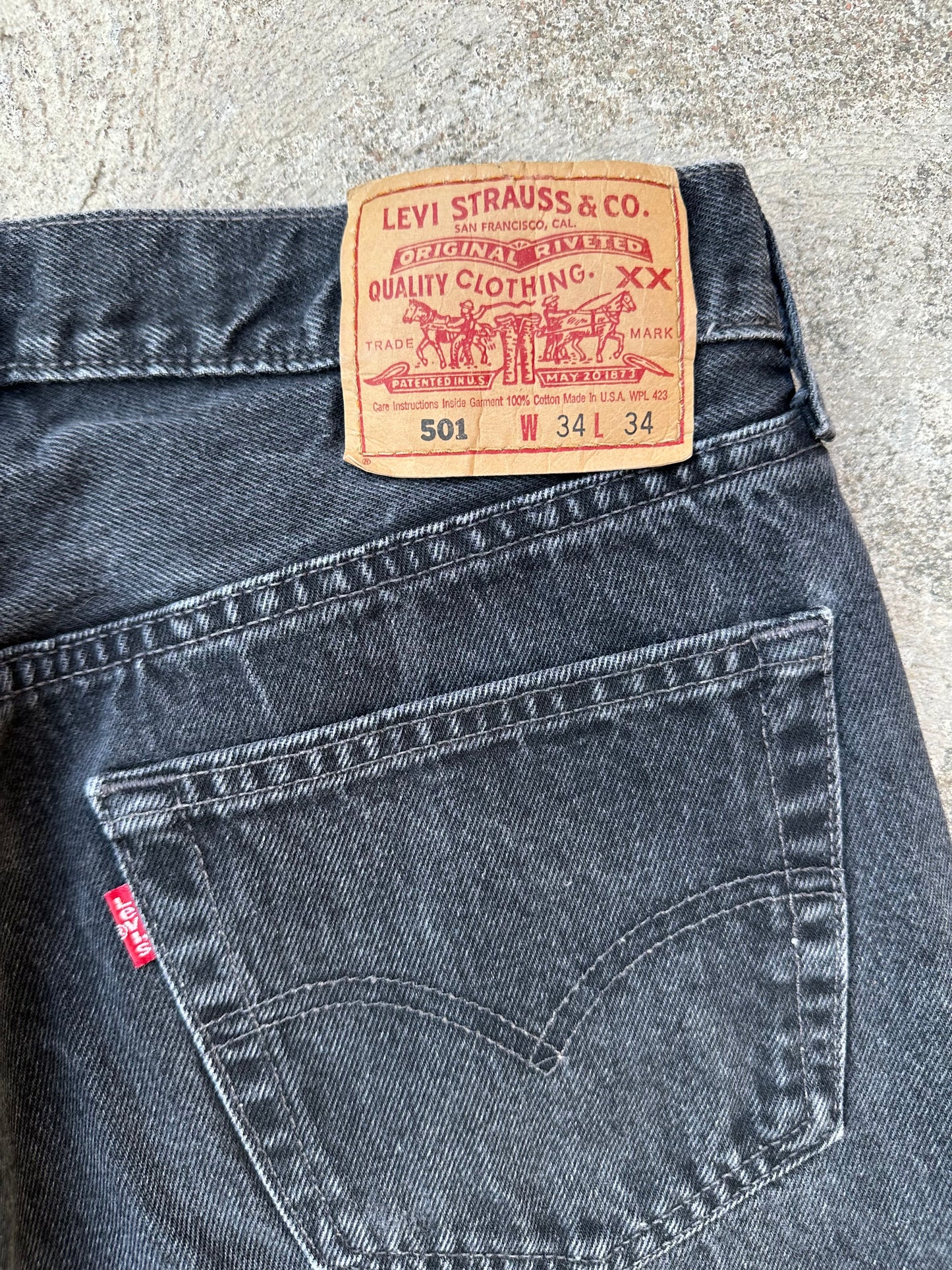 90’s Levi’s 501 Black Denim USA Jeans (Men’s 32x33/Women’s 30)