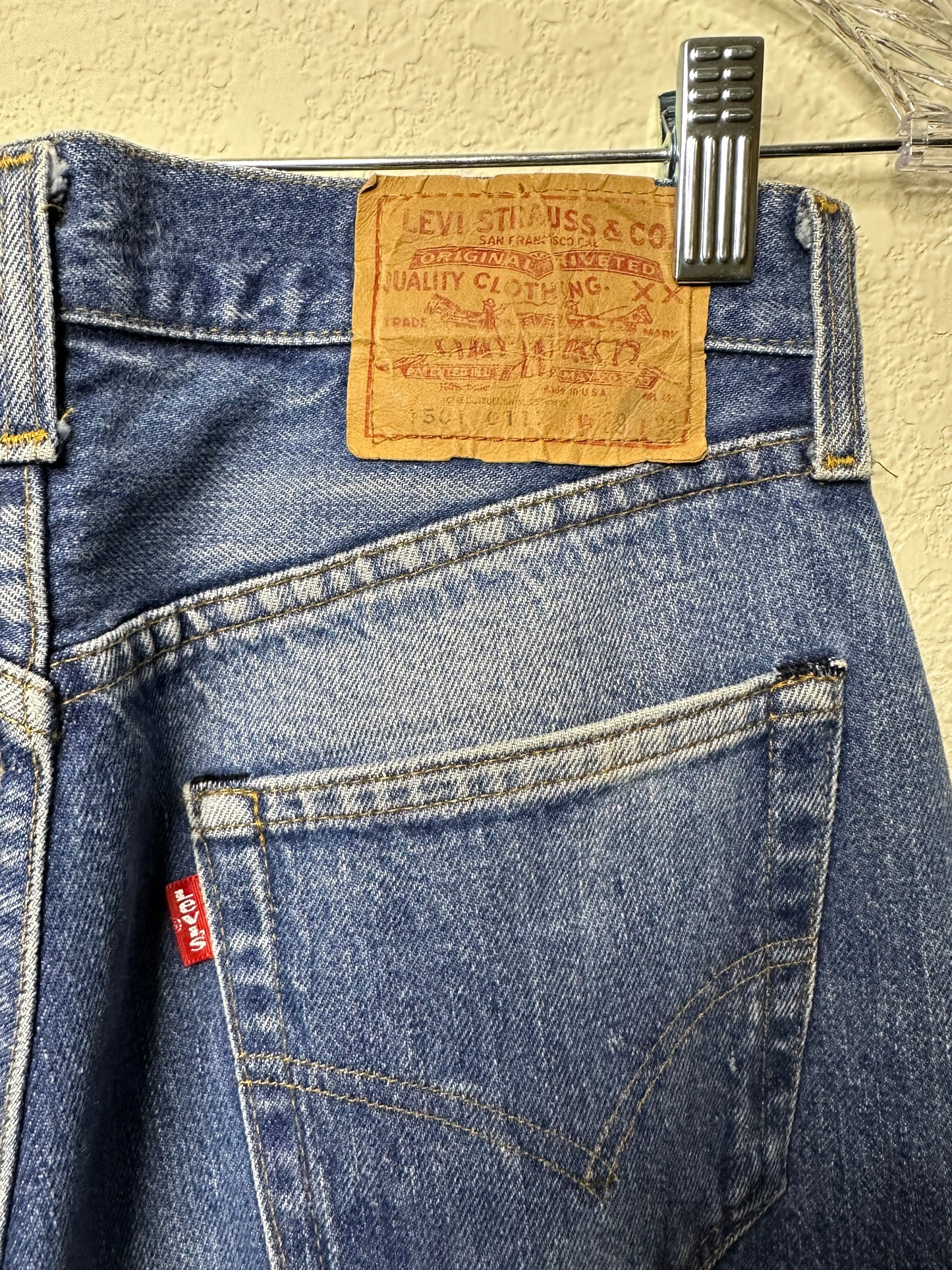 80’s Vintage LEVI’S 501 USA Redline Selvedge Jeans (28x34 / Modern 2/4)