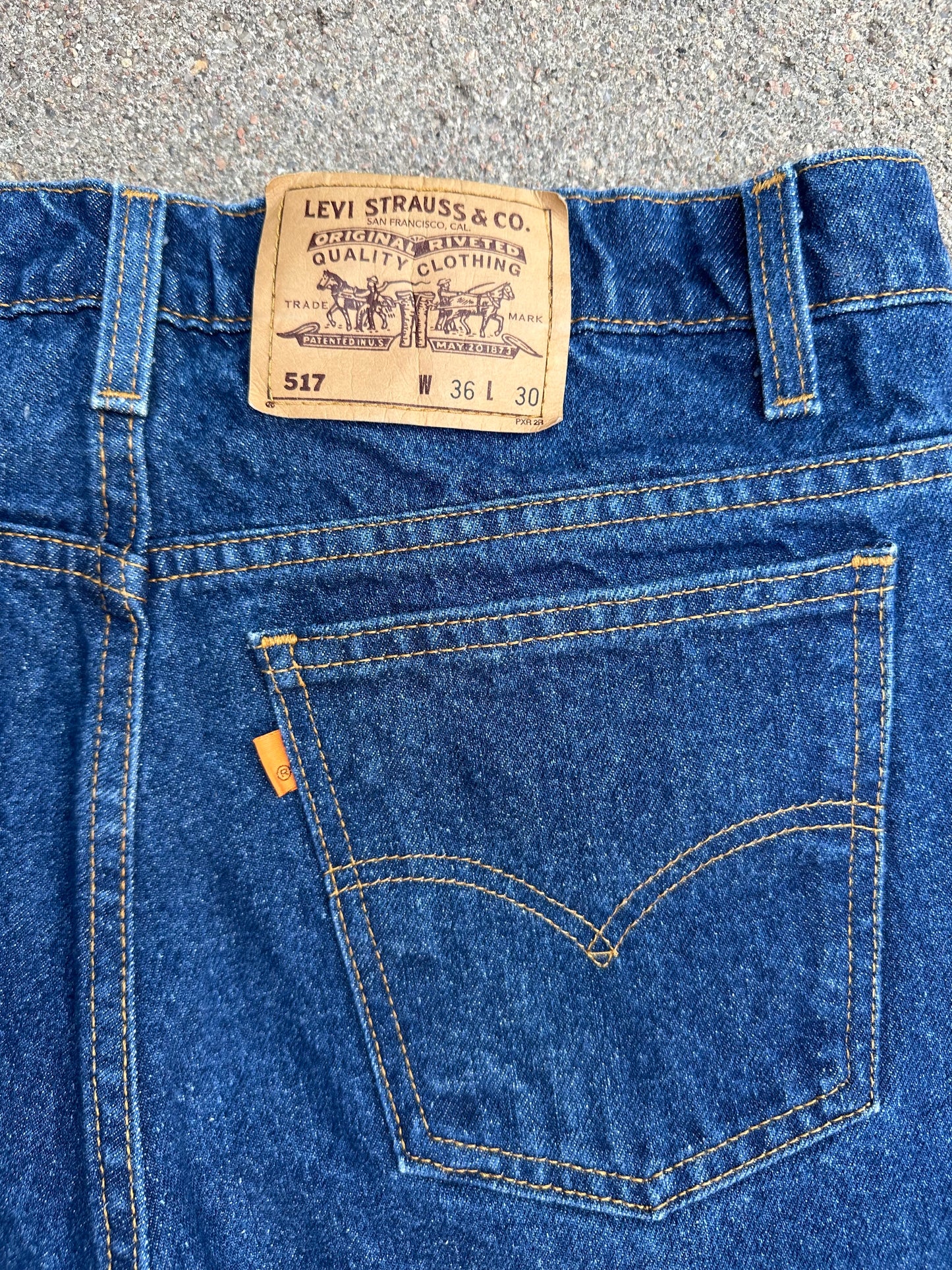90’s Levi’s 517 Orange Tab USA Jeans (Men’s 34x30 / Women’s 32)