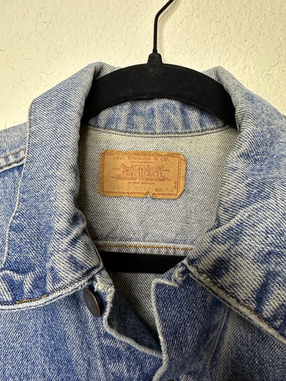 80’s Levi’s Denim Trucker Jacket w/ Good Fades (Unisex 40/M)