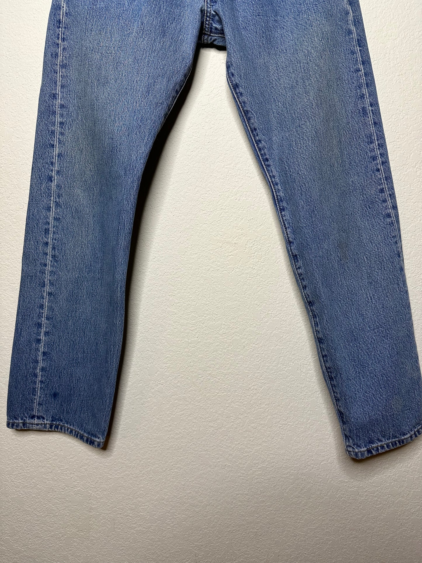 ‘00’s Levi’s 501 Mid-High Rise Jeans (Modern 2)