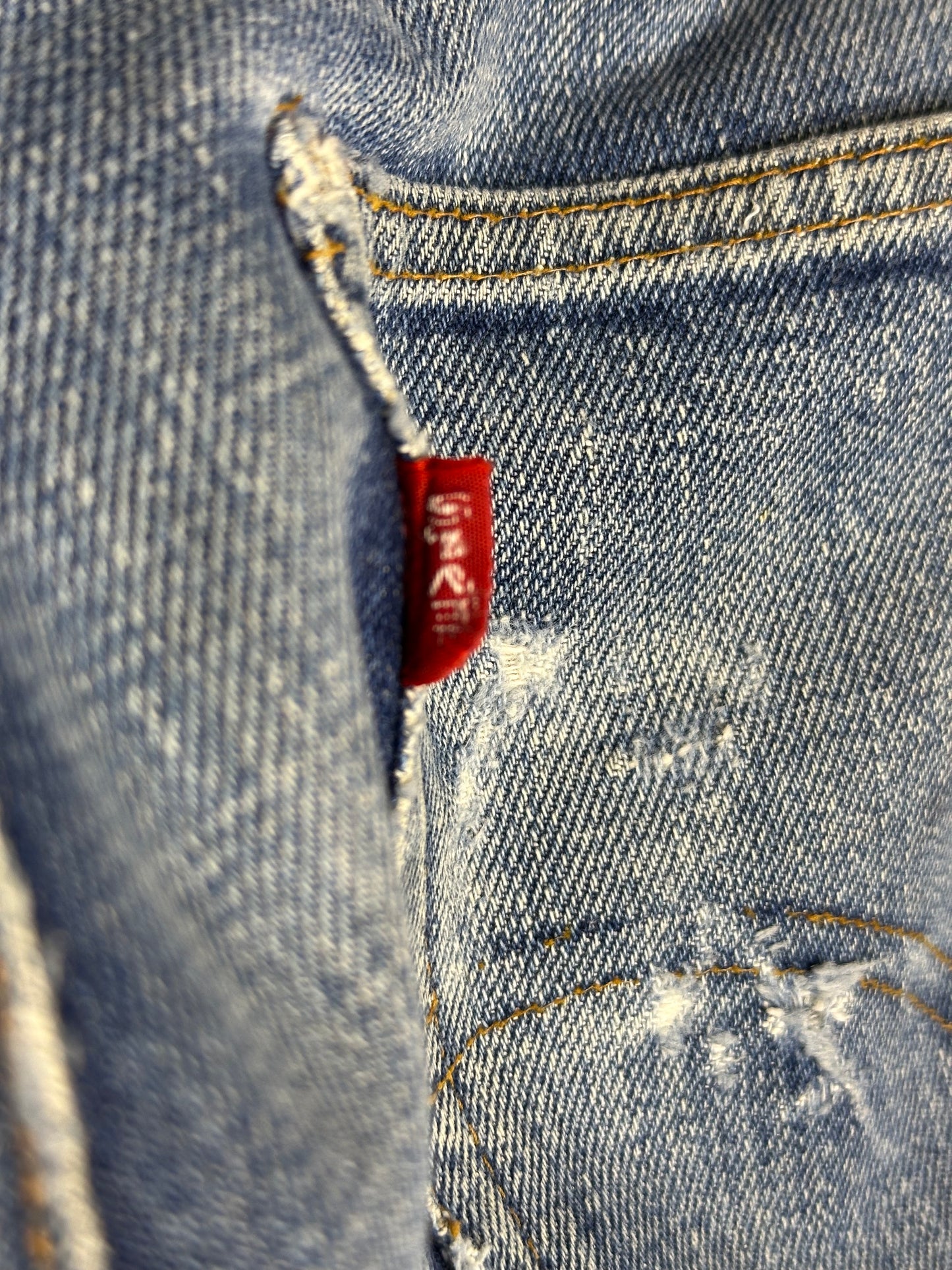60’s Vintage Levi’s 501 “BIG E” Selvedge Jeans Button #6 USA (34x32)
