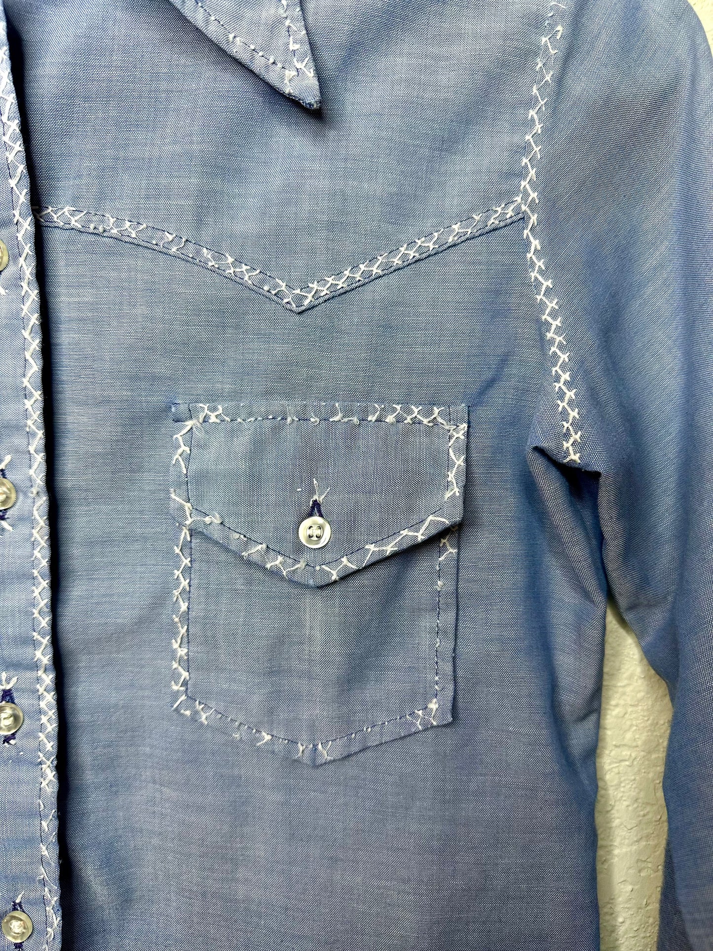 70’s Wrangler Chambray Western Shirt w/ Hand Embroidery (Unisex S)