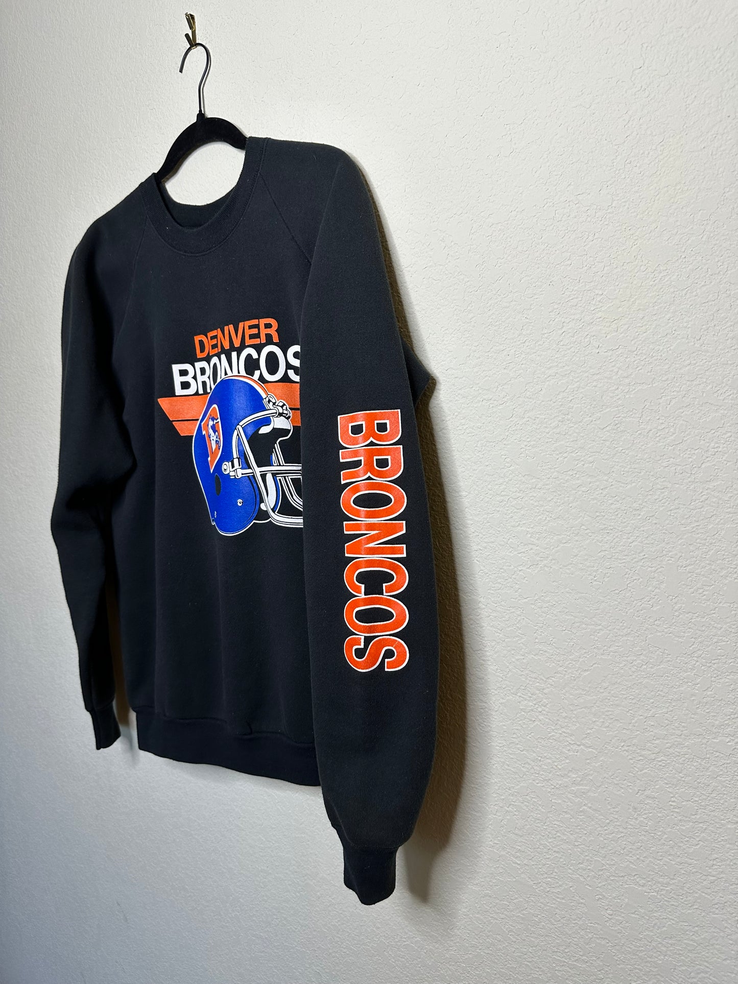 Rare 80’s Raglan Denver Broncos Graphic Sweatshirt (Unisex L)