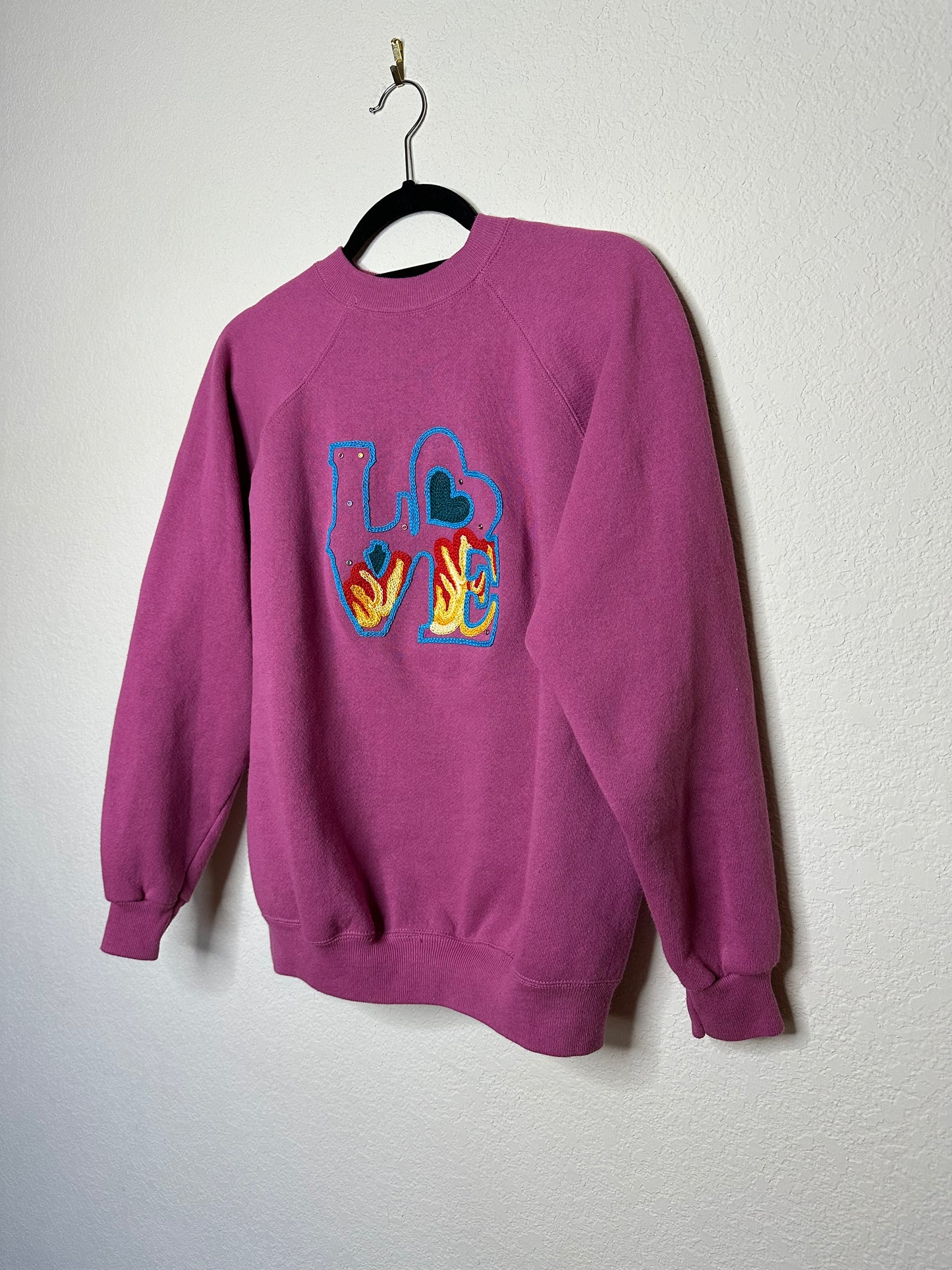 (MCA VINTAGE REVIVAL: 90’s Raglan Hand Embroidered Love Fire Sweatshirt (L)