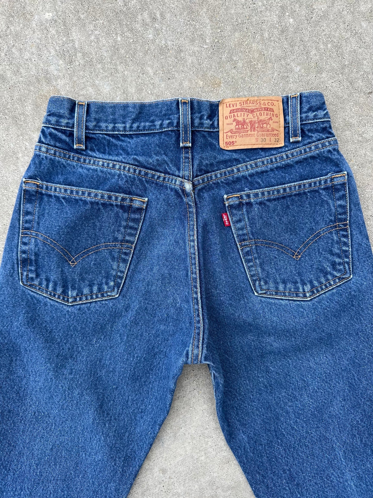 90’s Levi’s 505 Denim Jeans (Men’s 28x27/Women’s 26/27)