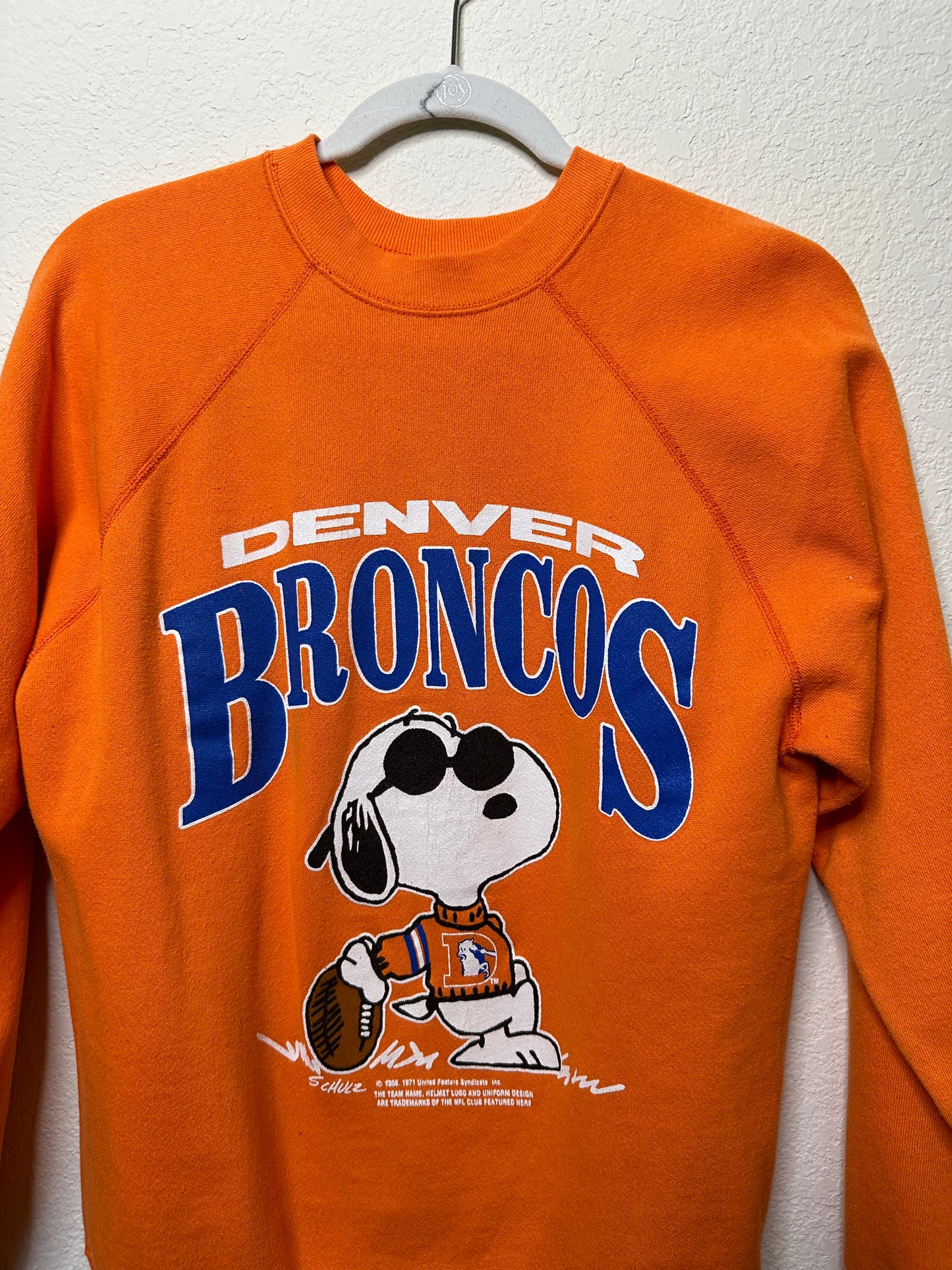 80’s Classic Raglan Snoopy Denver Broncos Sweatshirt USA (Unisex S)