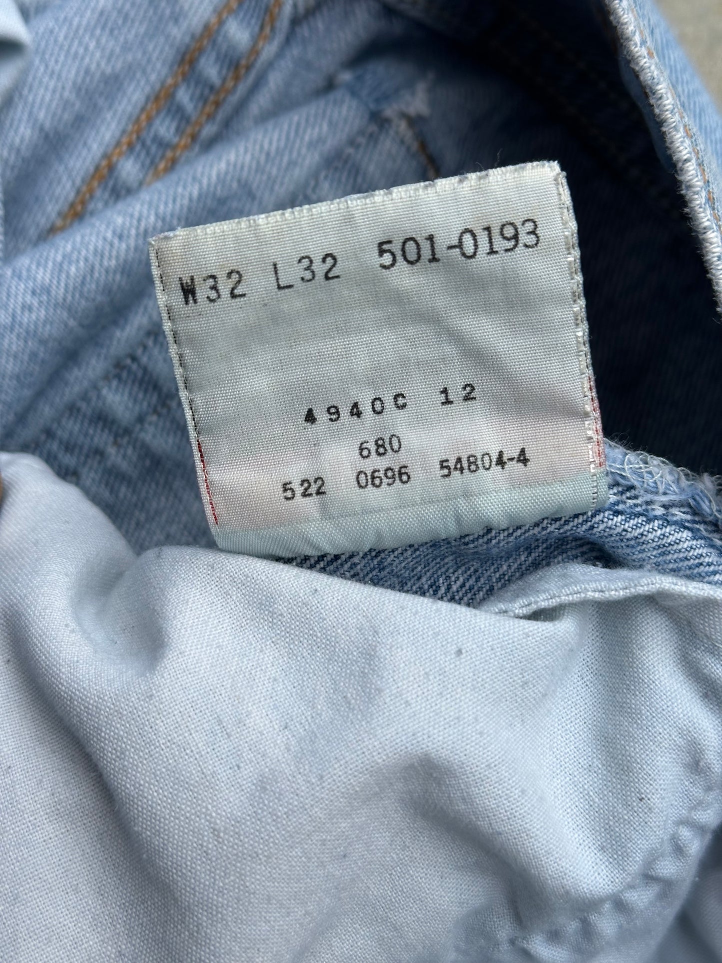90’s Levi’s 501 Denim Jeans USA (Men’s 31x29 / Women’s 29)
