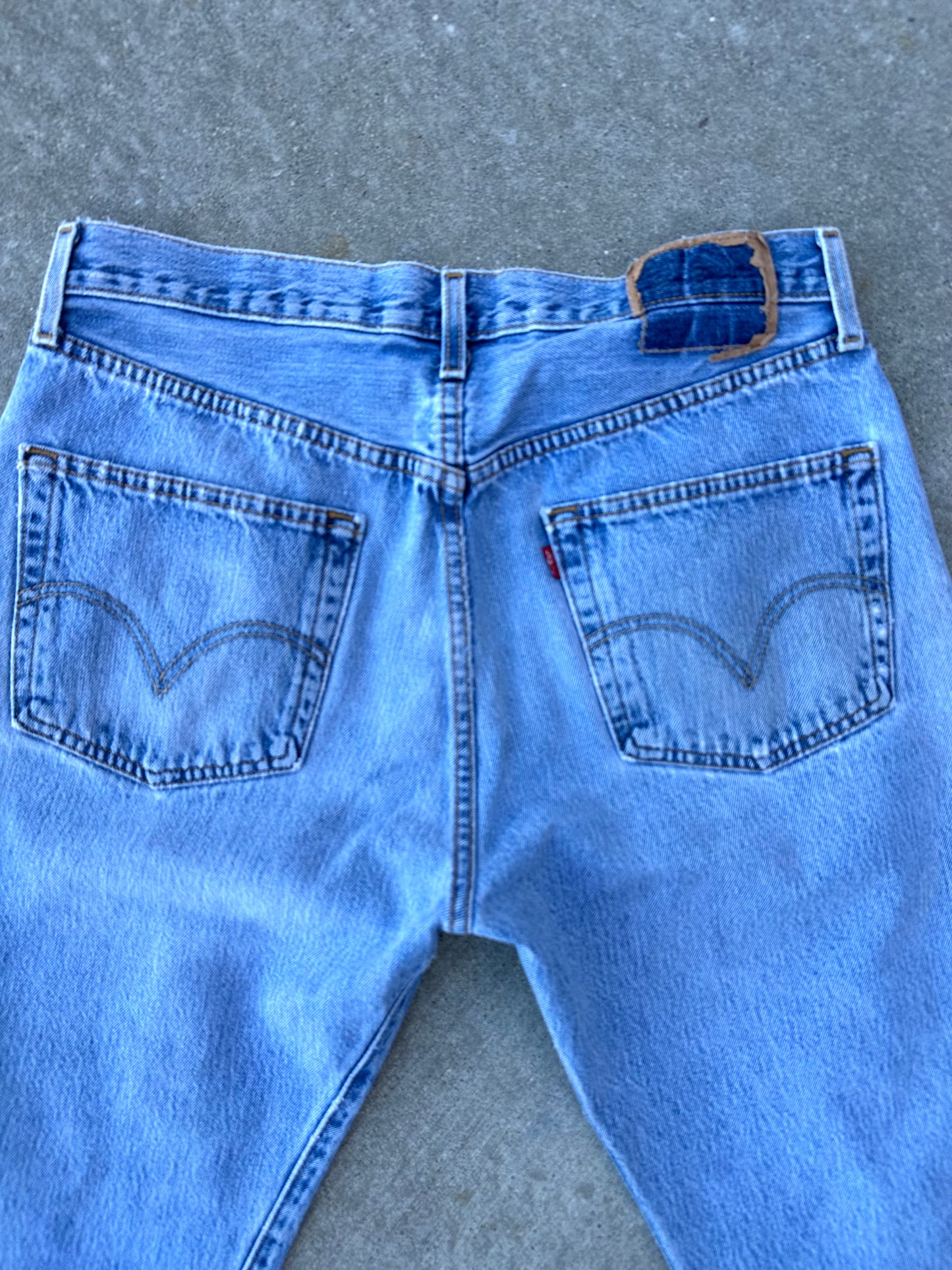 Y2K Levi’s 501 Light Wash Denim Jeans (Men’s 31x29 / Women’s 29)