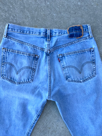 Y2K Levi’s 501 Light Wash Denim Jeans (Men’s 31x29 / Women’s 29)