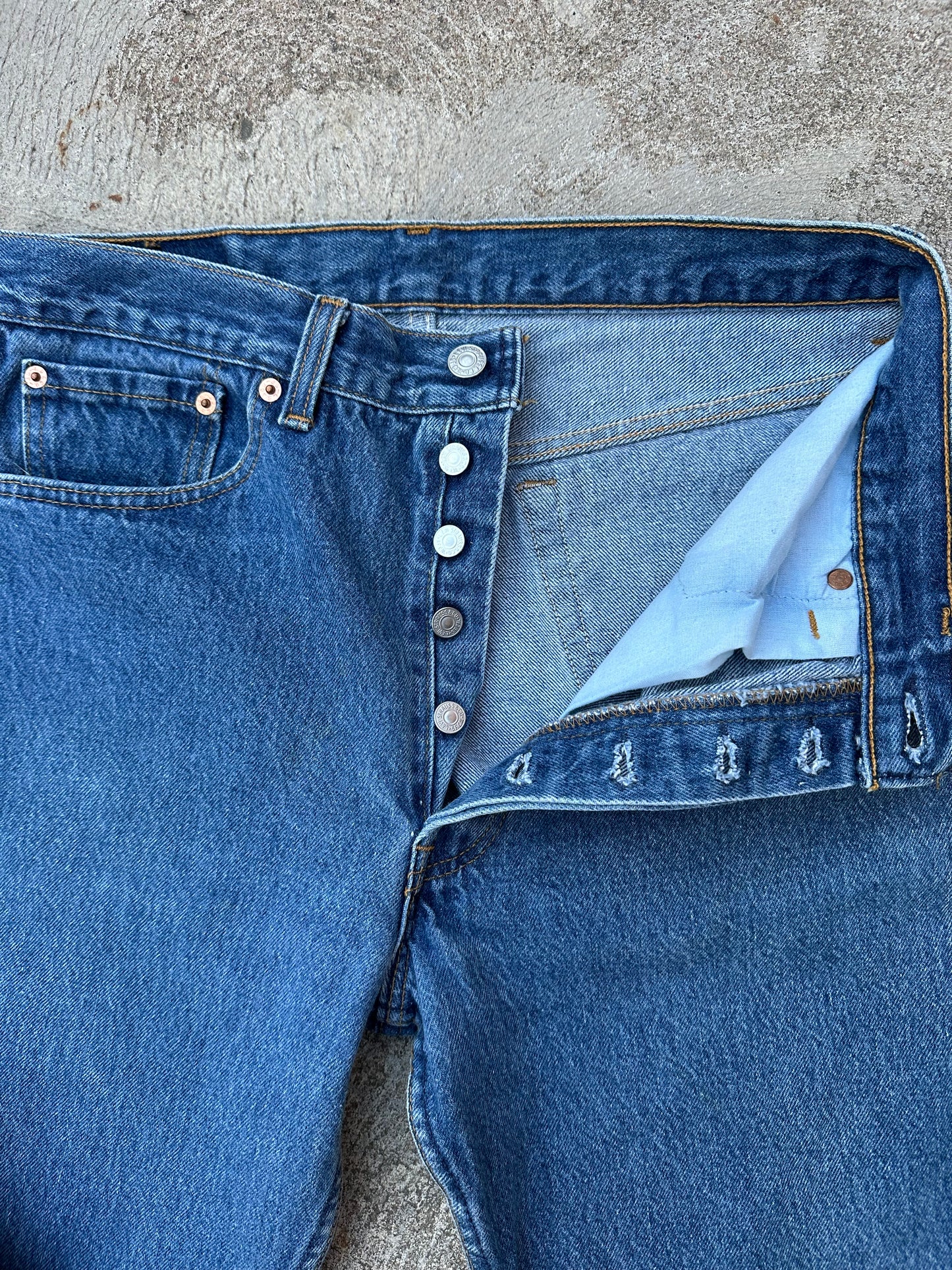 90’s Levi’s 501 Denim Jeans USA (Men’s 31x29 / Women’s 29)